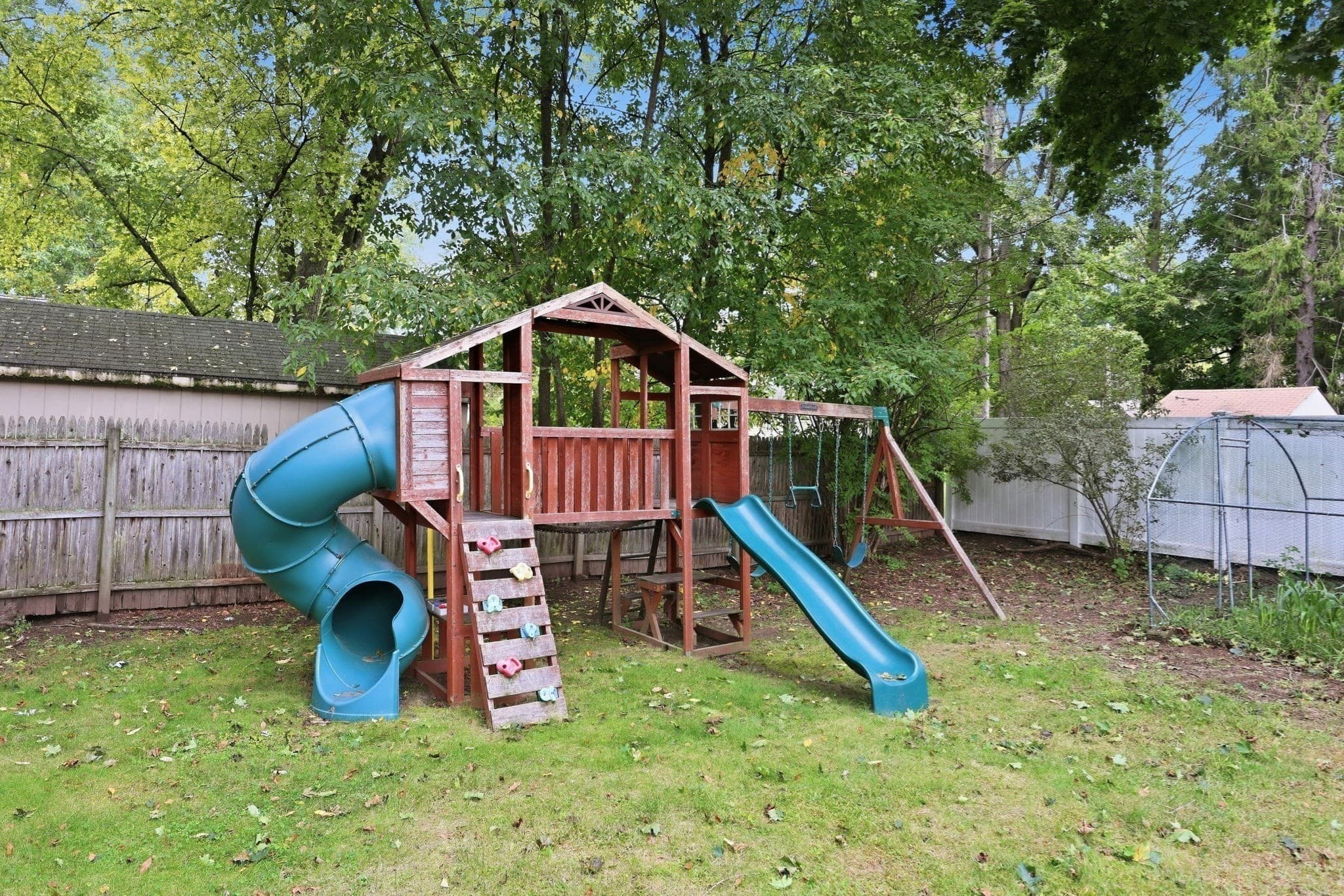 Single Family Residence at 48 E Allen Ridge Rd, Springfield MA 01118, photo 36 of 41