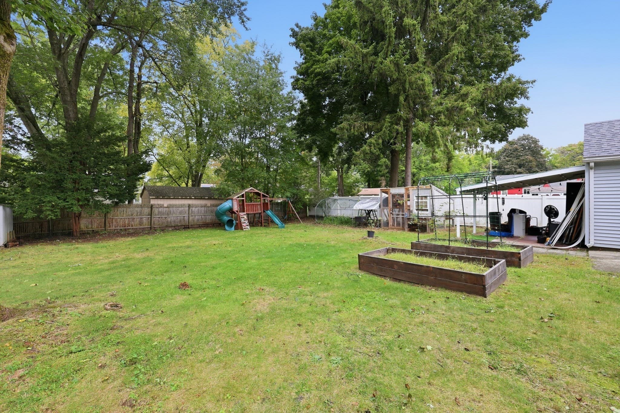 Single Family Residence at 48 E Allen Ridge Rd, Springfield MA 01118, photo 32 of 41