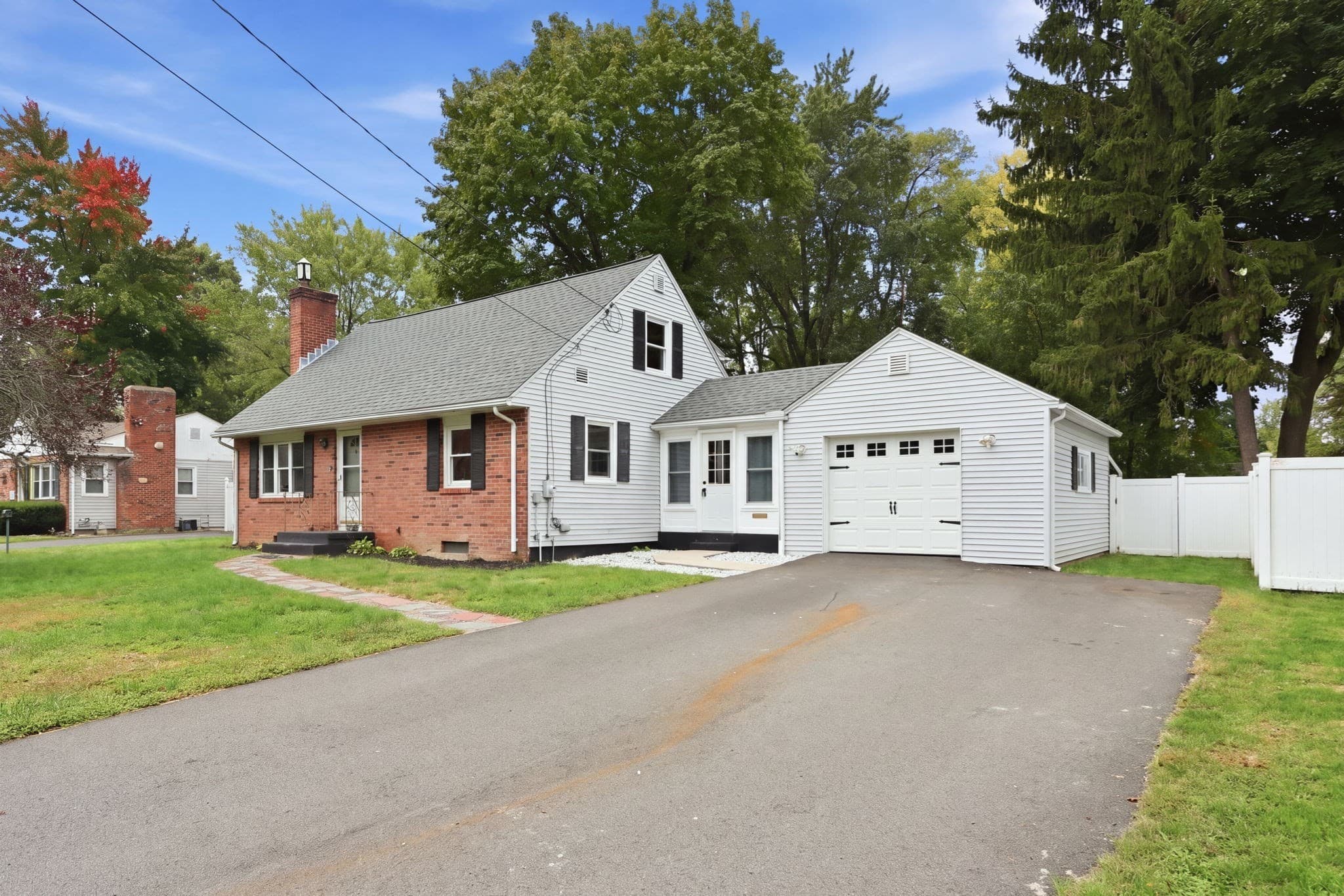 48 E Allen Ridge Rd, Springfield MA 01118