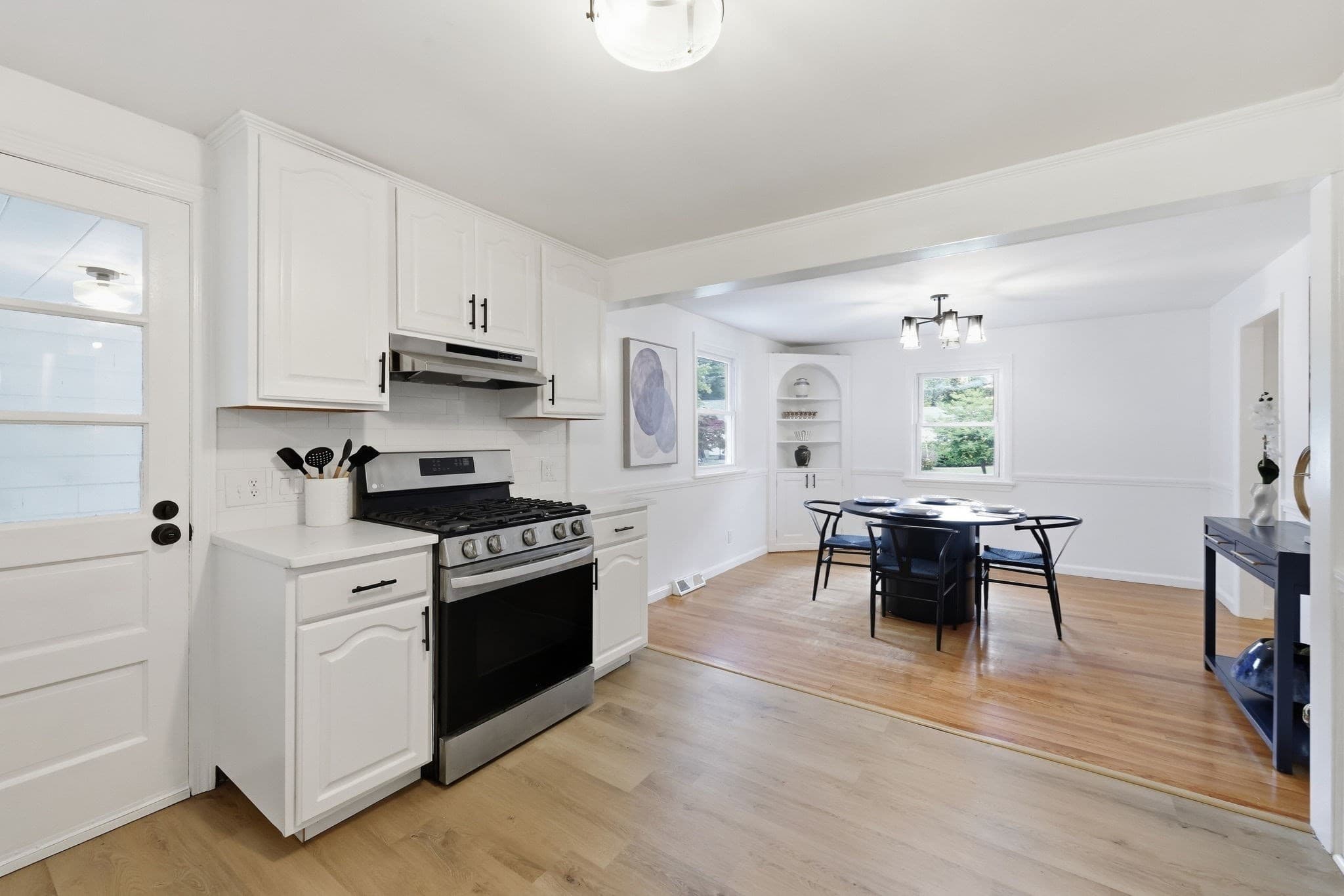 Single Family Residence at 48 E Allen Ridge Rd, Springfield MA 01118, photo 5 of 41