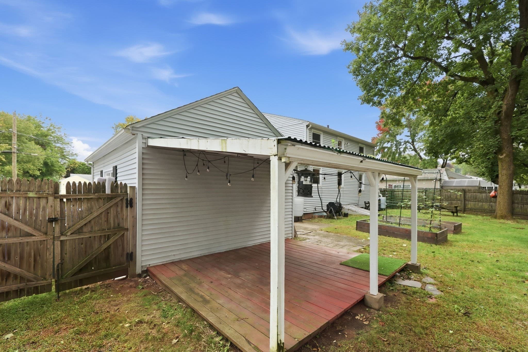 Single Family Residence at 48 E Allen Ridge Rd, Springfield MA 01118, photo 30 of 41