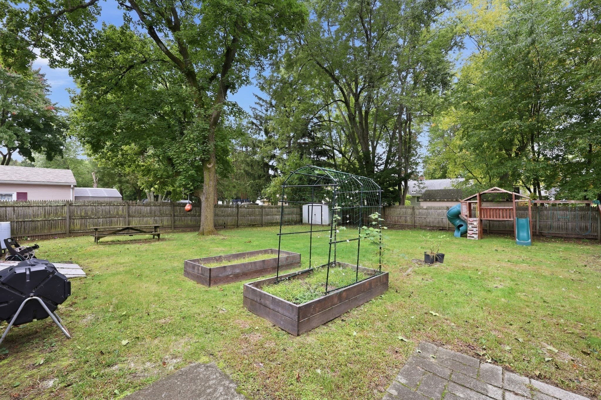 Single Family Residence at 48 E Allen Ridge Rd, Springfield MA 01118, photo 33 of 41