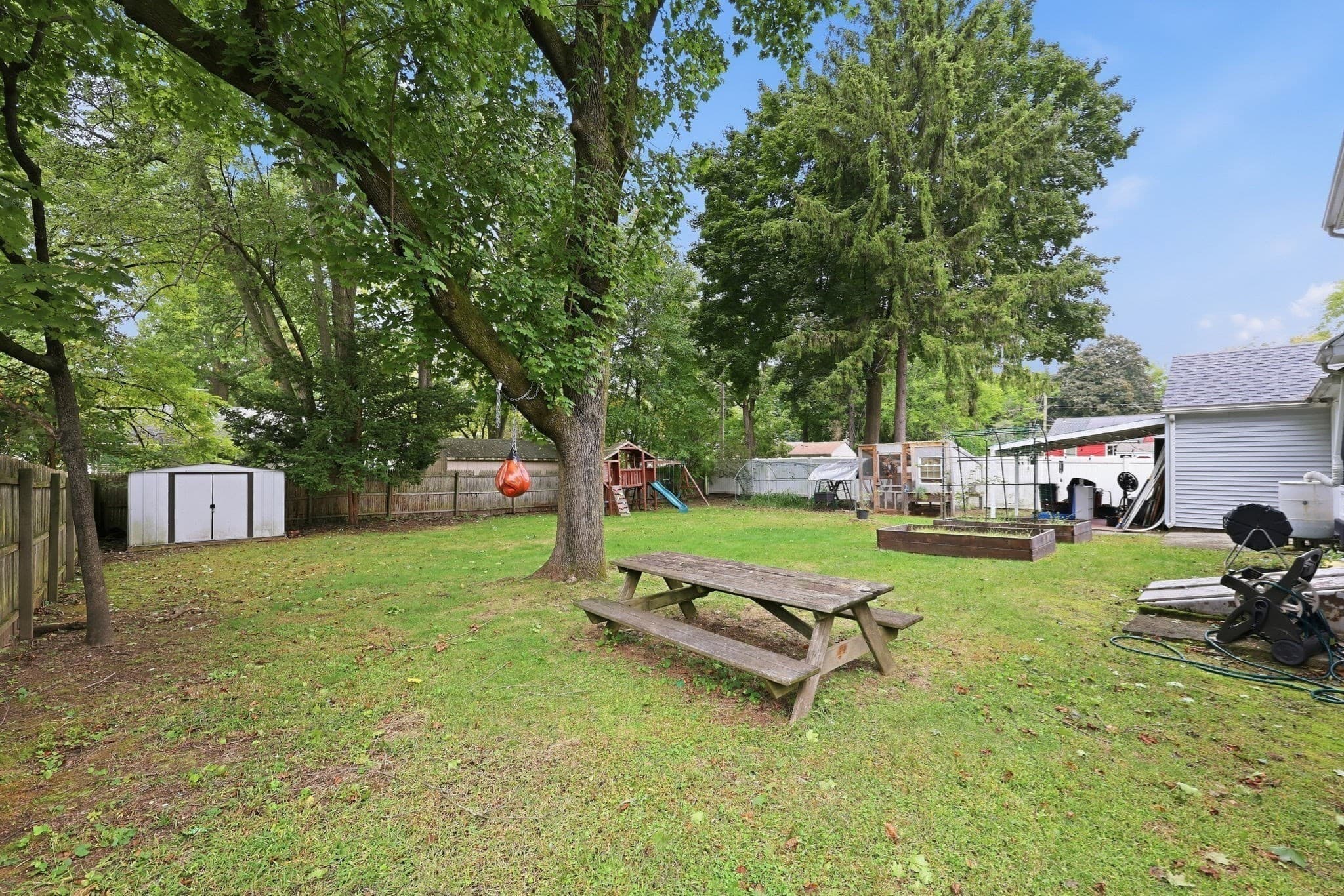 Single Family Residence at 48 E Allen Ridge Rd, Springfield MA 01118, photo 31 of 41