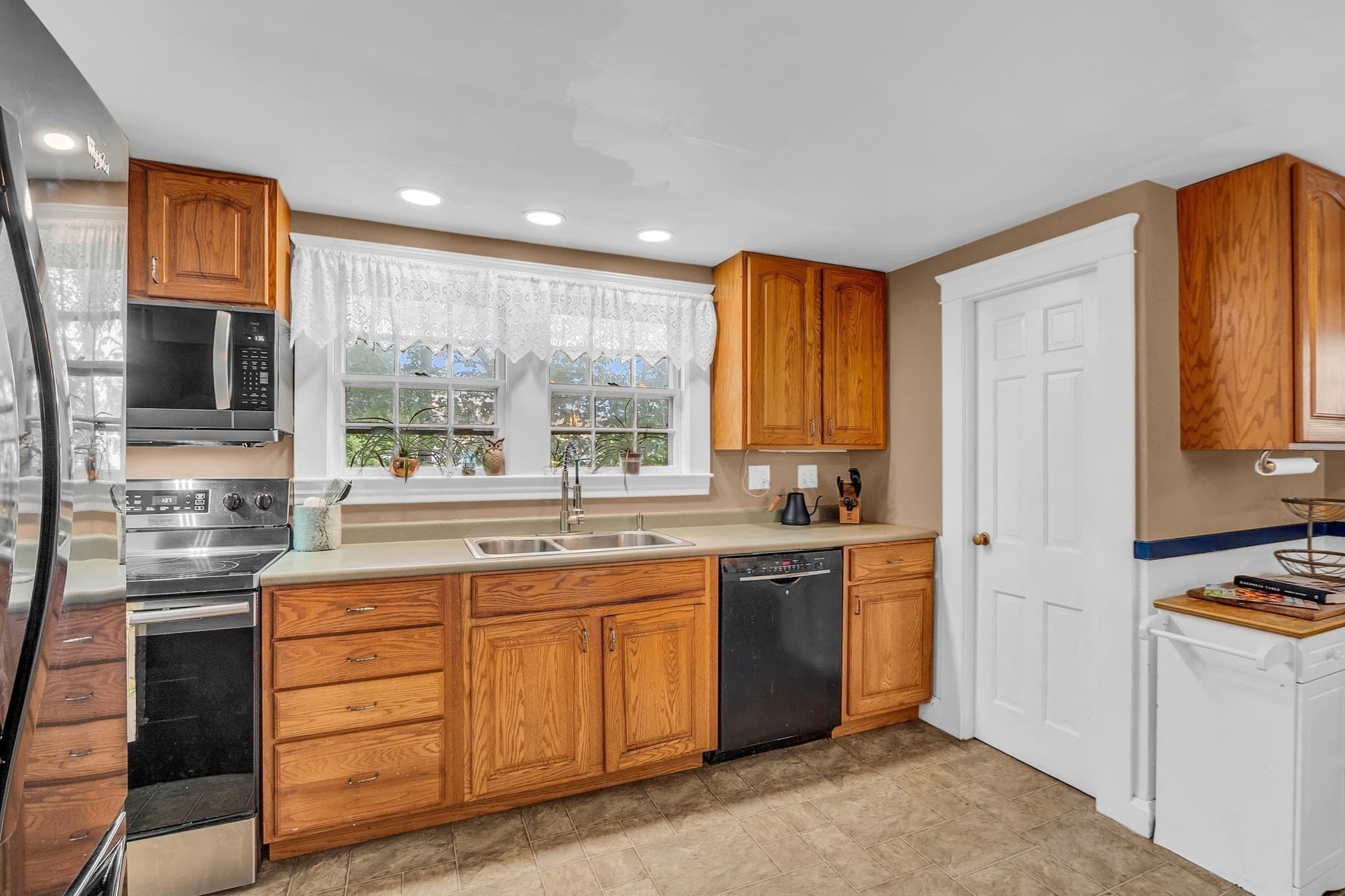 Single Family Residence at 20 Pleasant St, Lunenburg MA 01462, photo 7 of 26