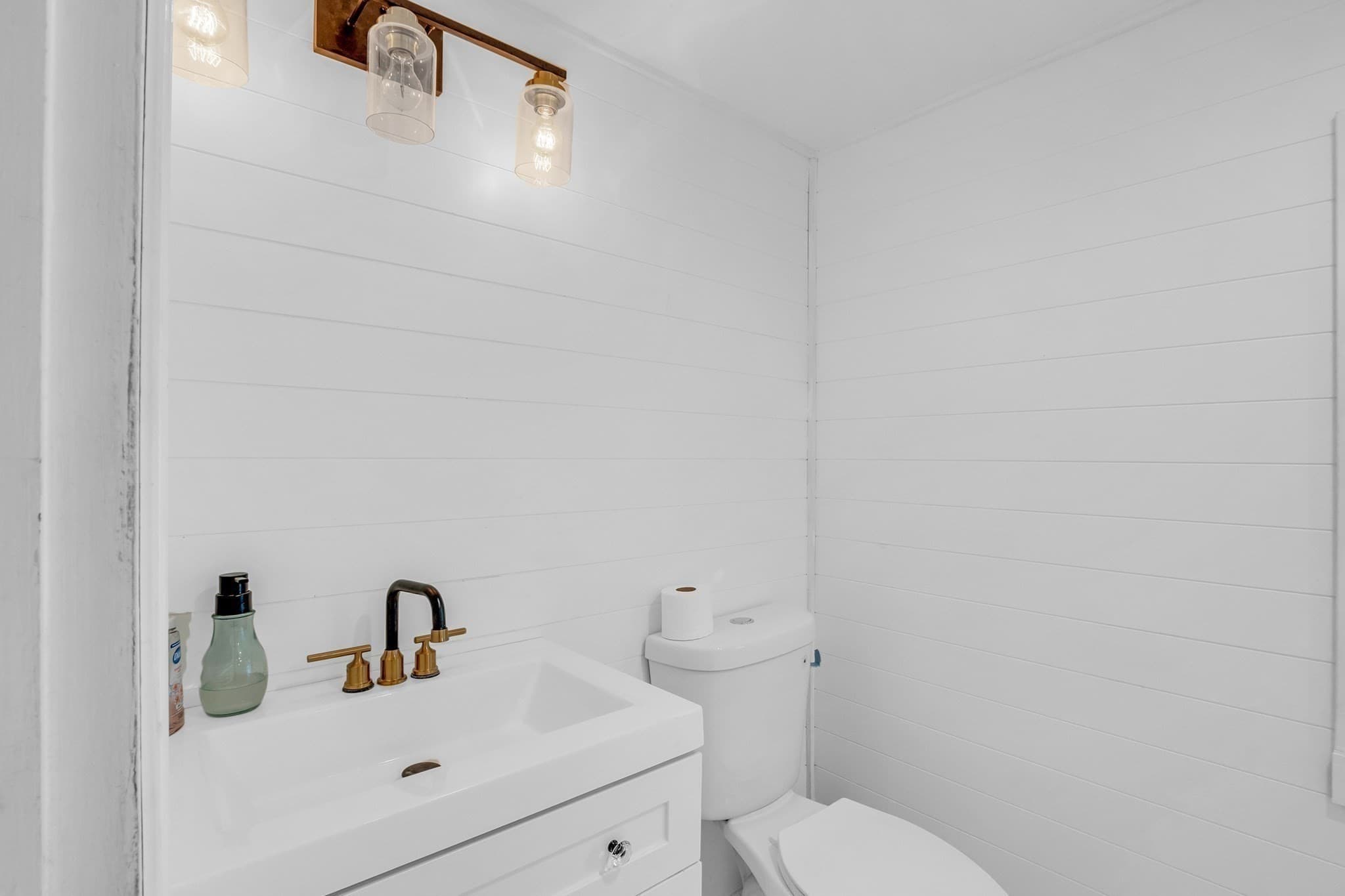 Single Family Residence at 20 Pleasant St, Lunenburg MA 01462, photo 19 of 26