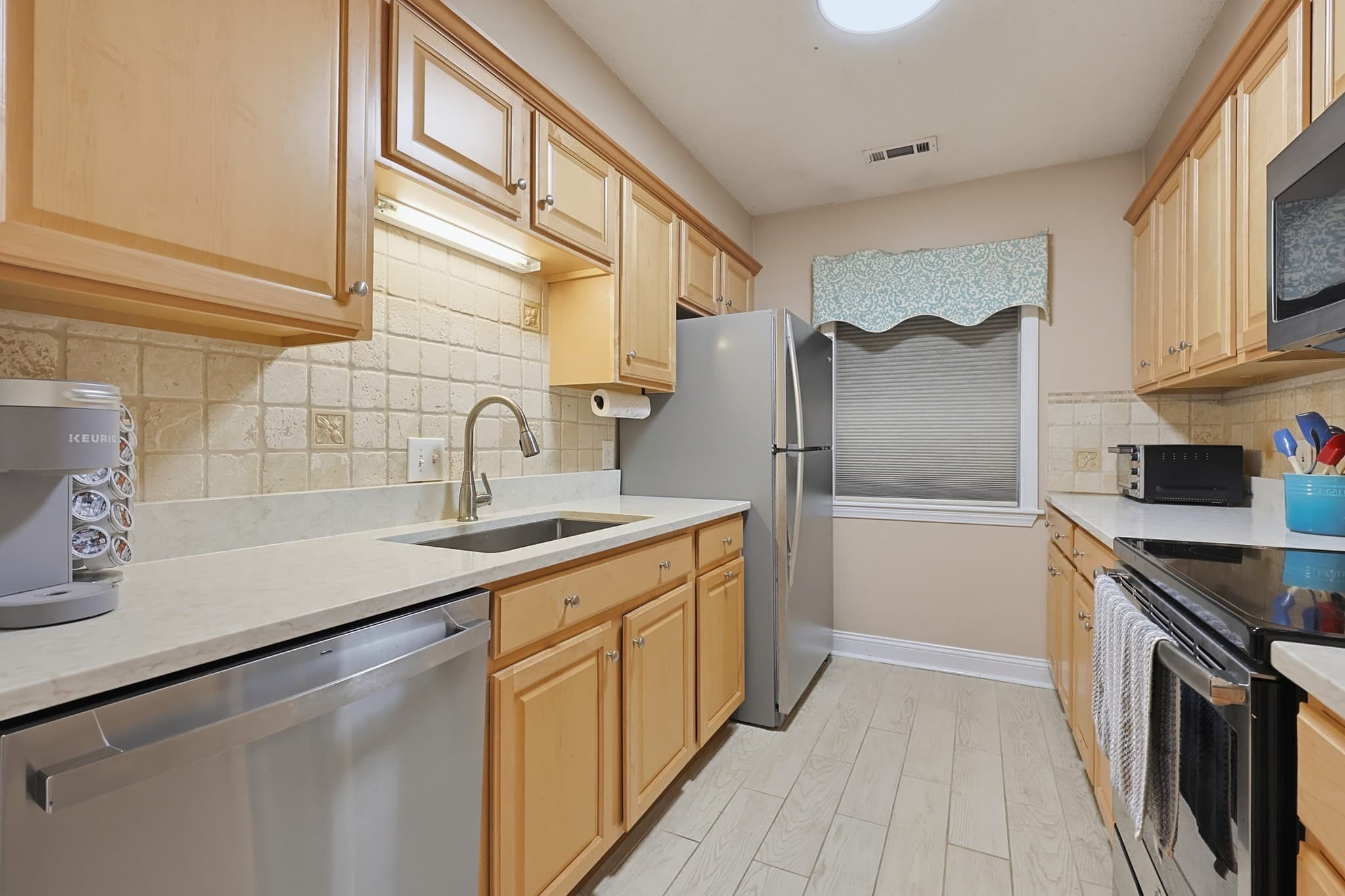 Condominium at 39 Highwood Dr # 39, Franklin MA 02038, photo 13 of 40