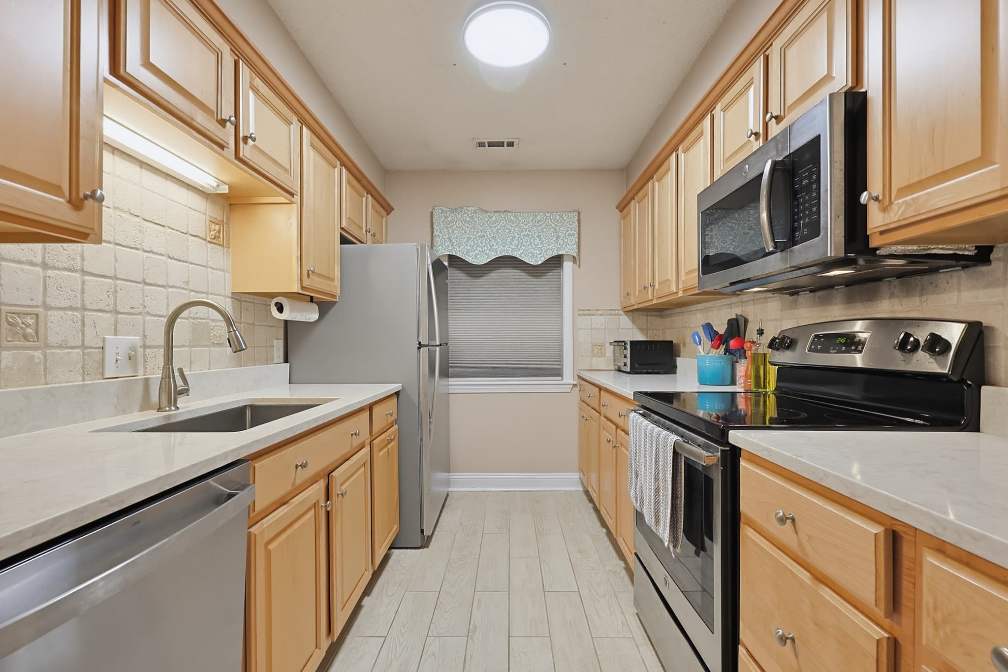 Condominium at 39 Highwood Dr # 39, Franklin MA 02038, photo 18 of 40