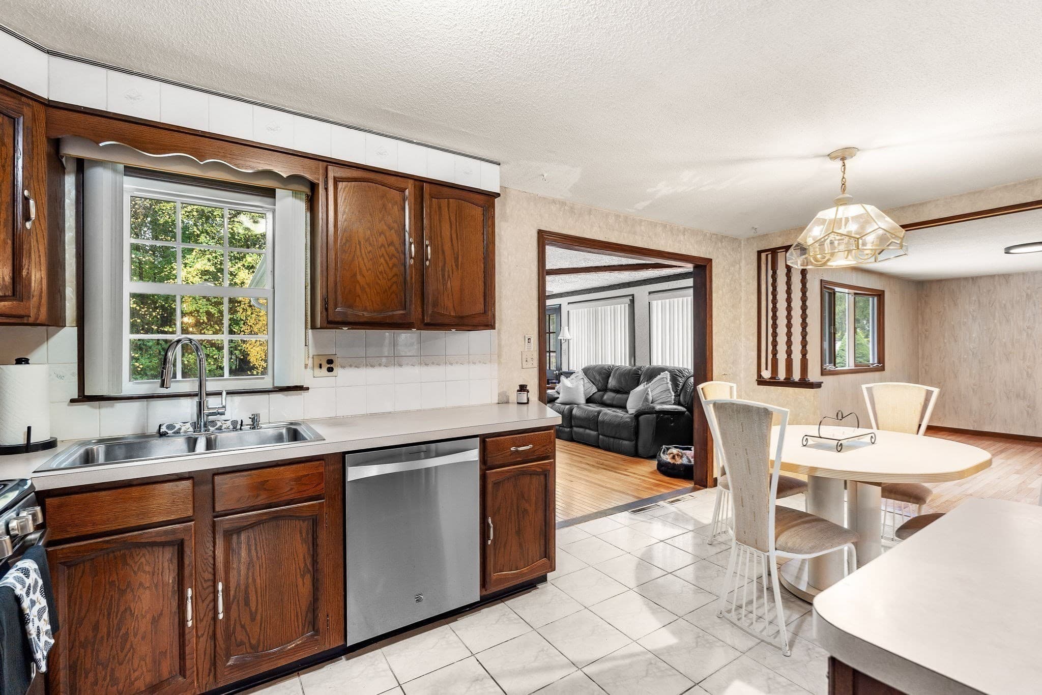 Single Family Residence at 27 Charme Rd, Tewksbury MA 01876, photo 10 of 39