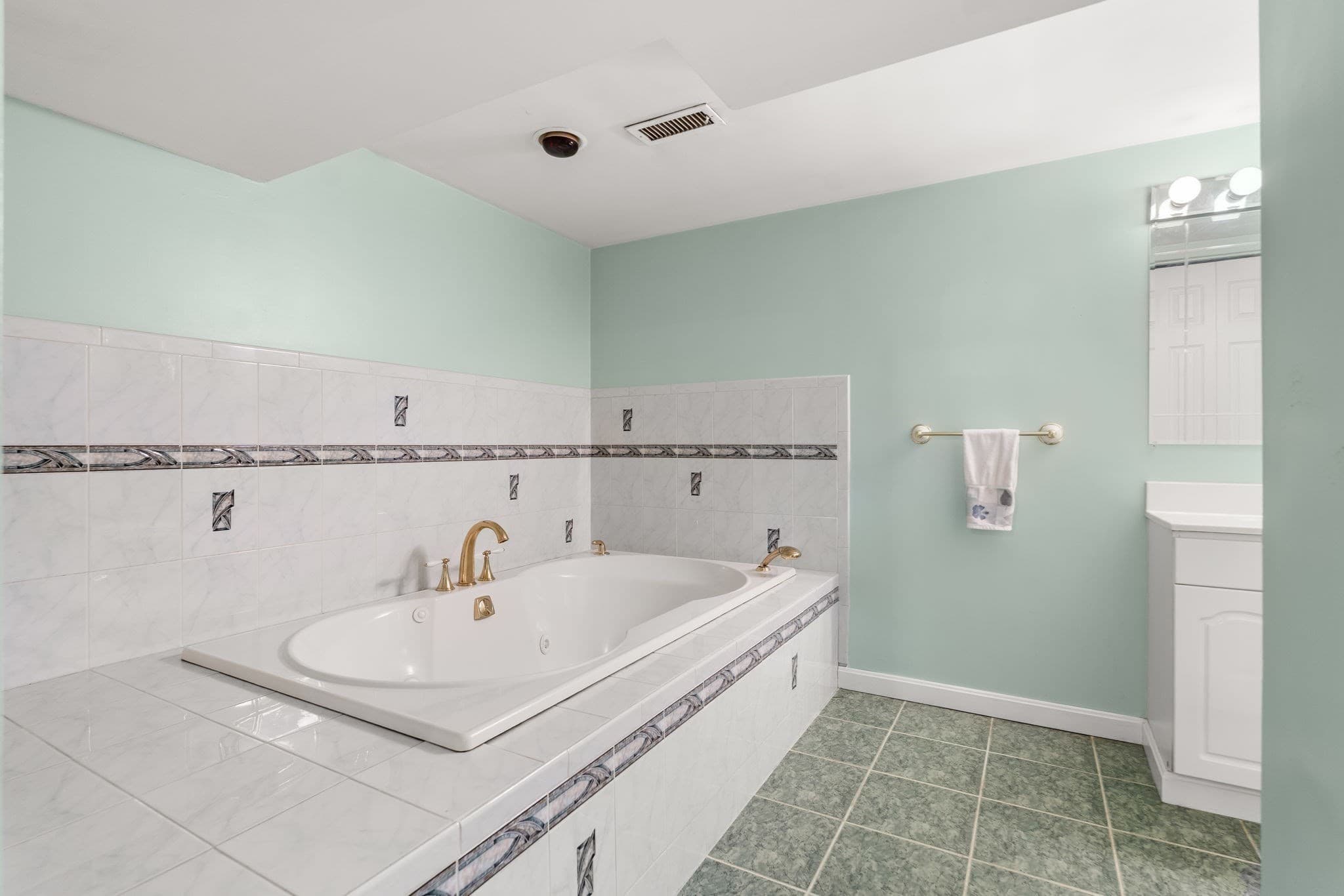 Single Family Residence at 27 Charme Rd, Tewksbury MA 01876, photo 33 of 39