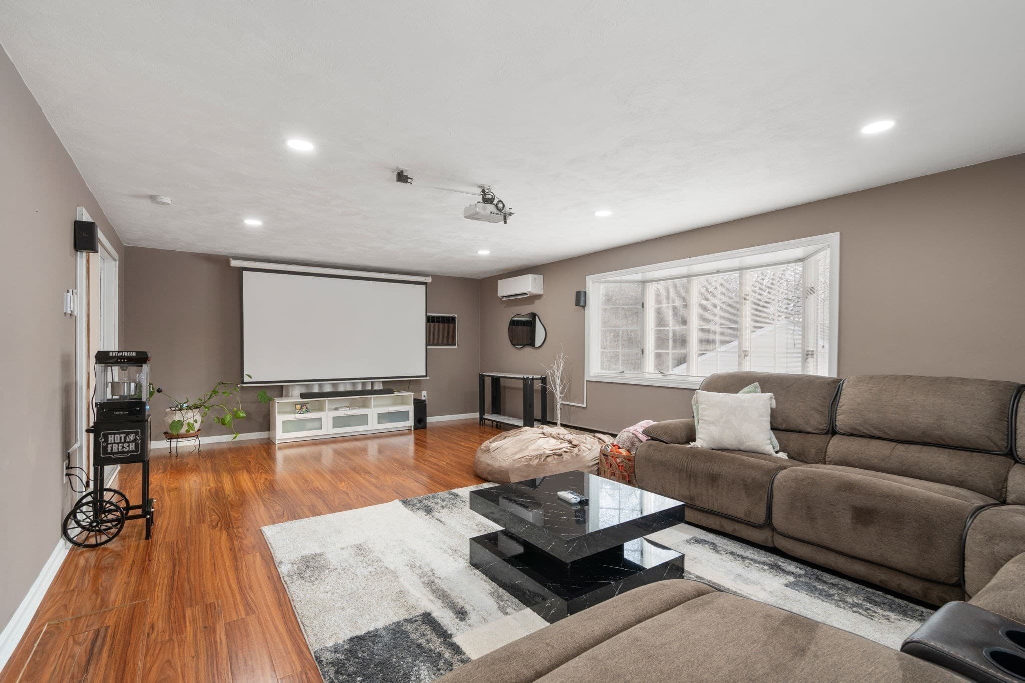 Single Family Residence at 120 Brattle St, Worcester MA 01606, photo 12 of 39