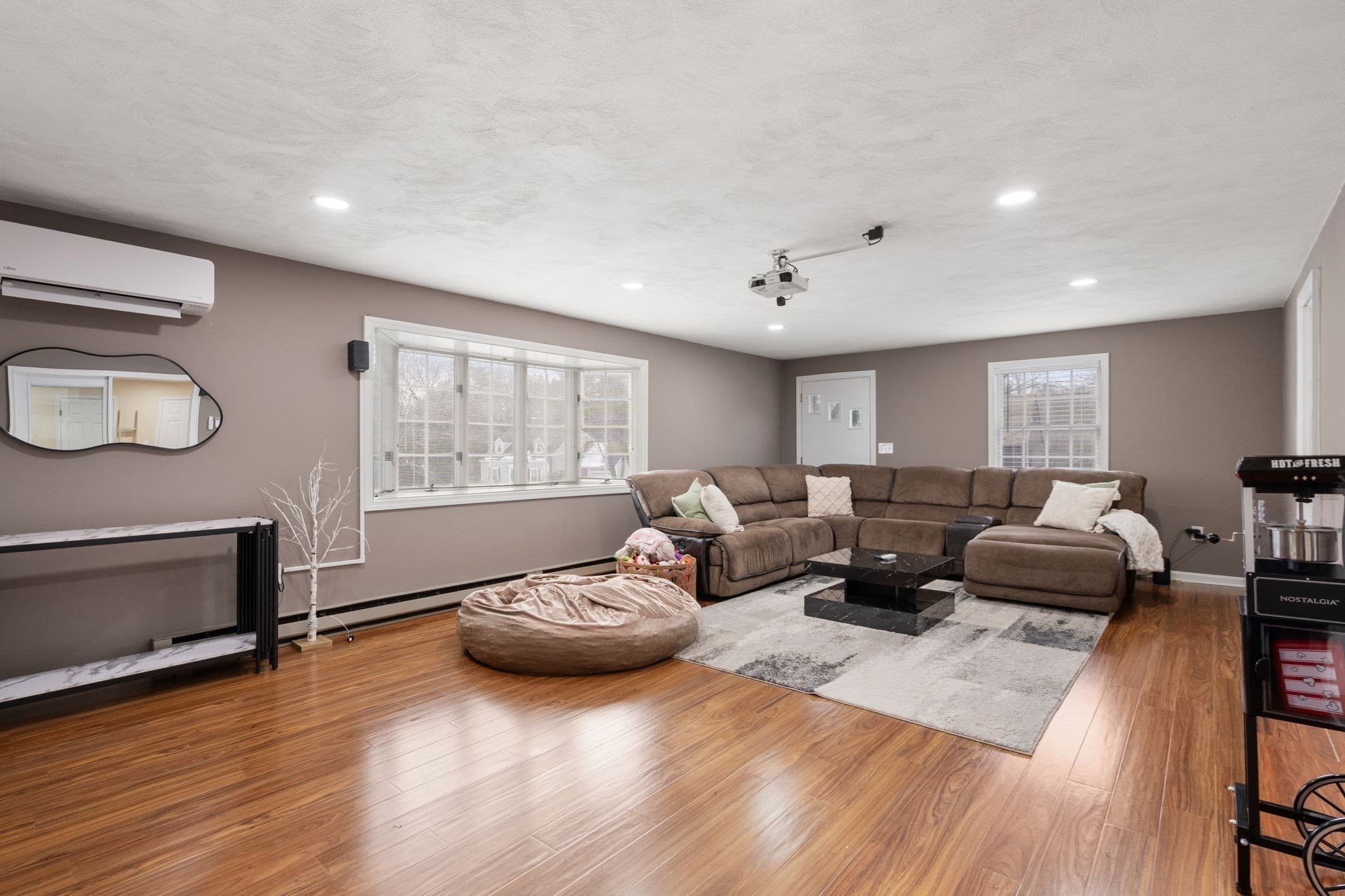Single Family Residence at 120 Brattle St, Worcester MA 01606, photo 10 of 39