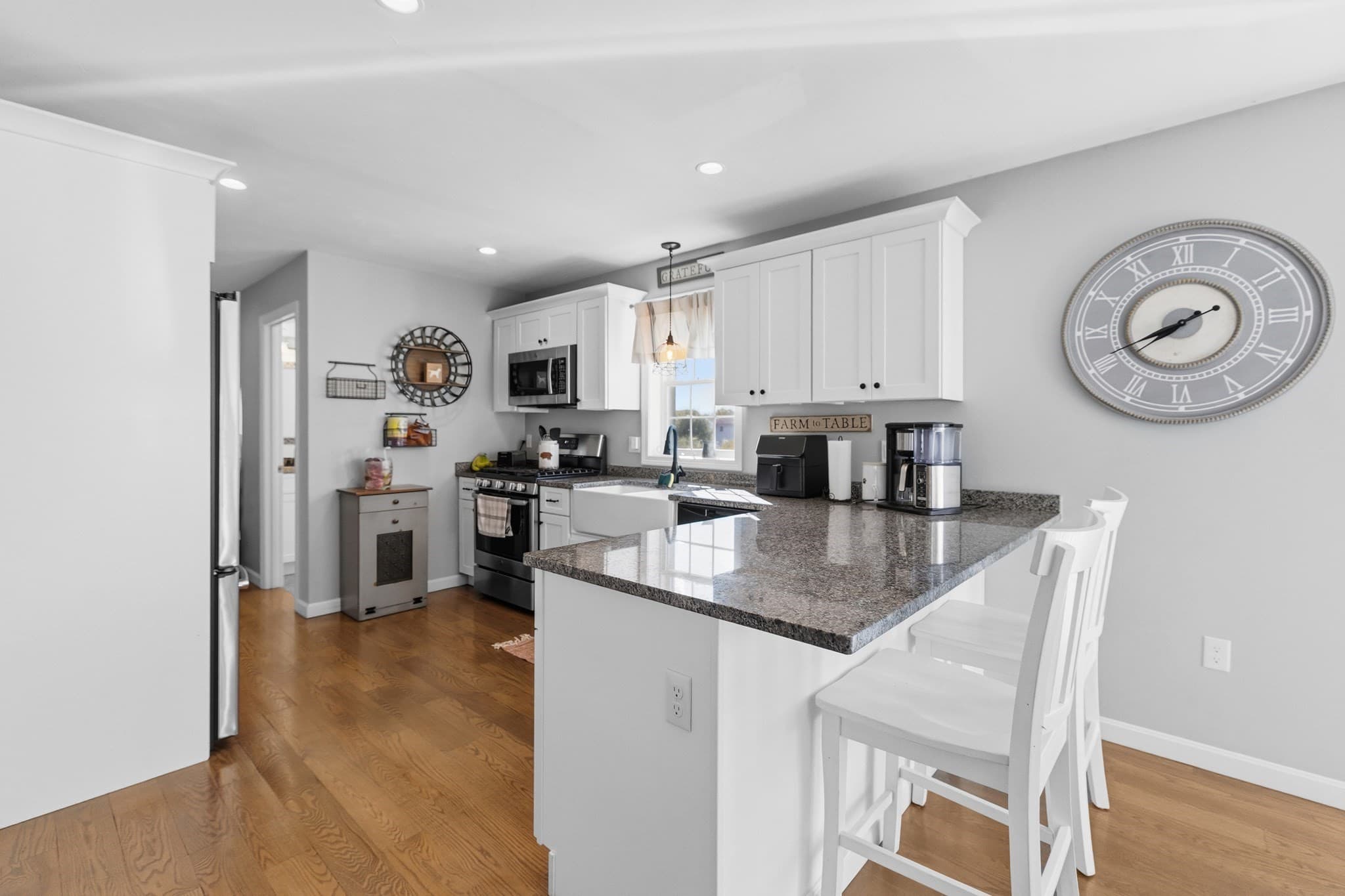 Single Family Residence at 155 Prattown Ln, Bridgewater MA 02324, photo 6 of 26