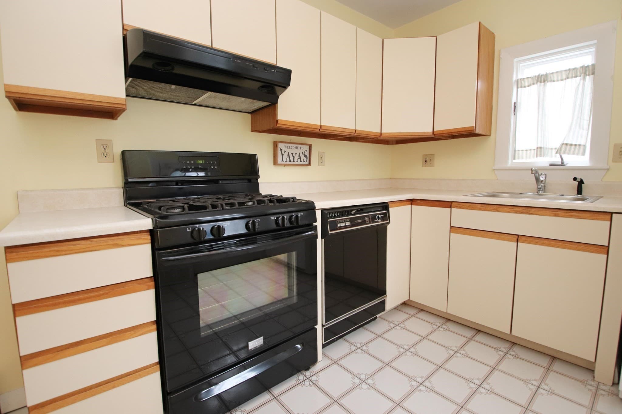 Single Family Residence at 40 Stone St., Saugus MA 01906, photo 10 of 33