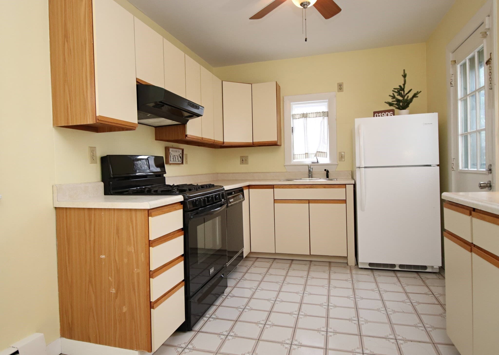 Single Family Residence at 40 Stone St., Saugus MA 01906, photo 8 of 33