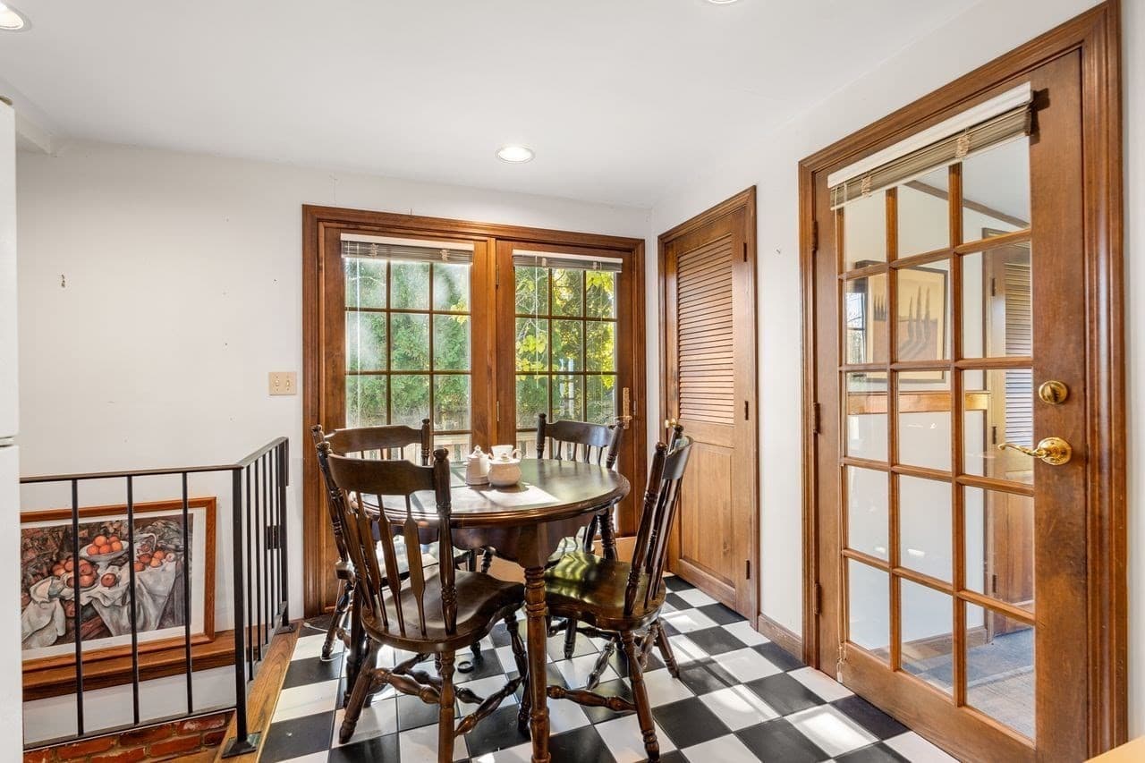 Single Family Residence at 232 Market Street, Amesbury MA 01913, photo 6 of 40