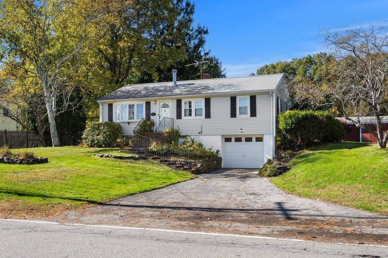 Single Family Residence at 232 Market Street, Amesbury MA 01913