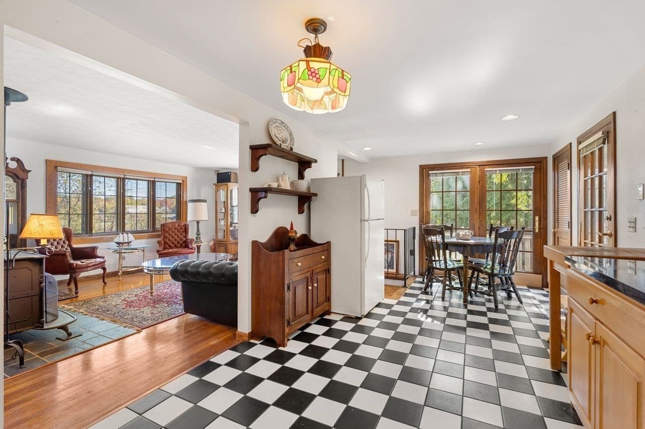 Single Family Residence at 232 Market Street, Amesbury MA 01913, photo 4 of 40