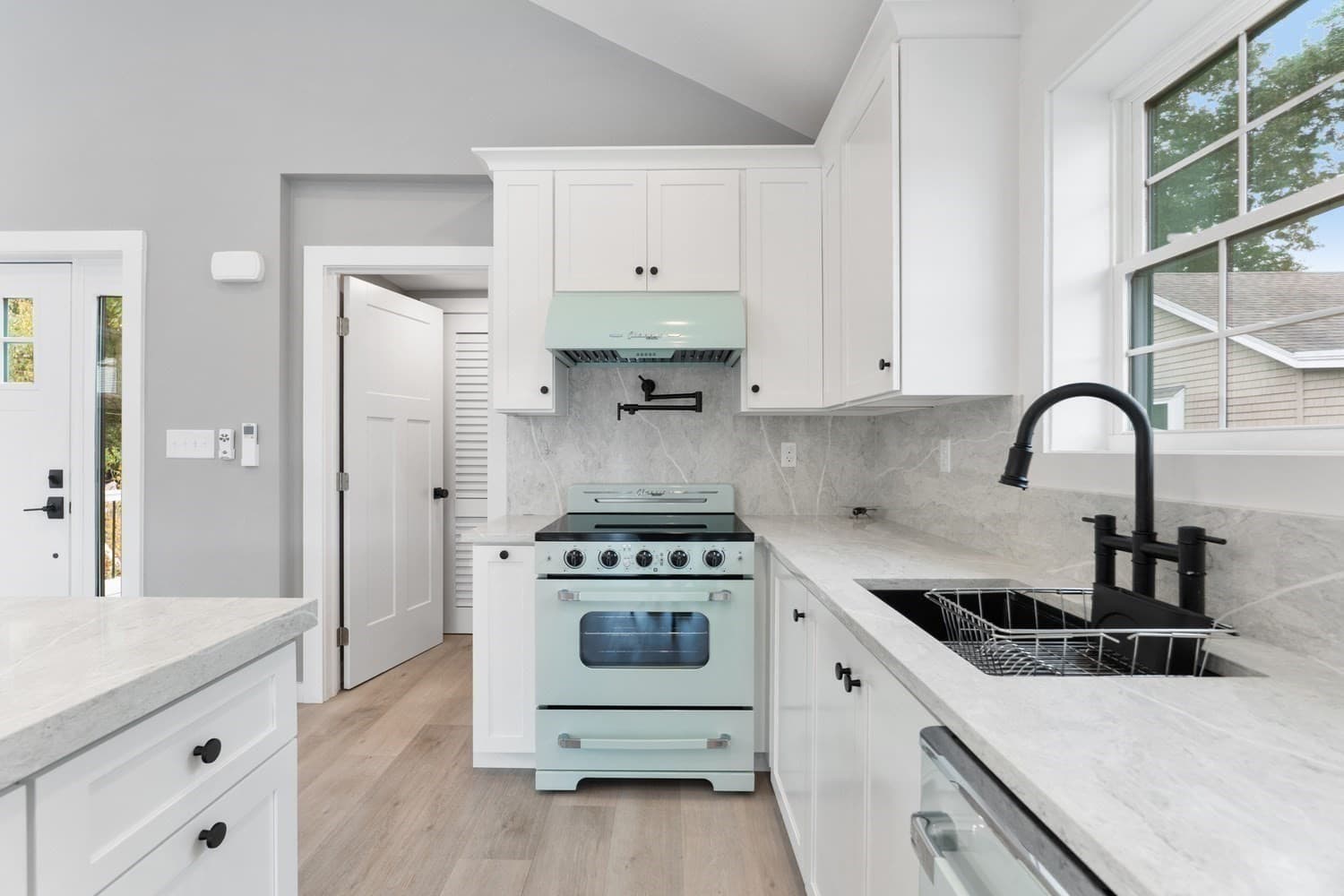 Single Family Residence at 10 Shore Drive, Wrentham MA 02093, photo 13 of 41