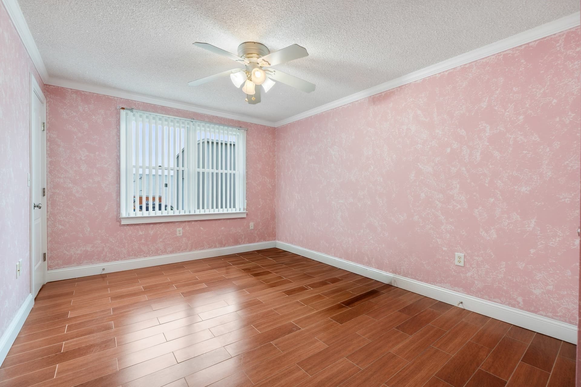 Single Family Residence at 1300 Lakeview Avenue, Dracut MA 01826, photo 26 of 33
