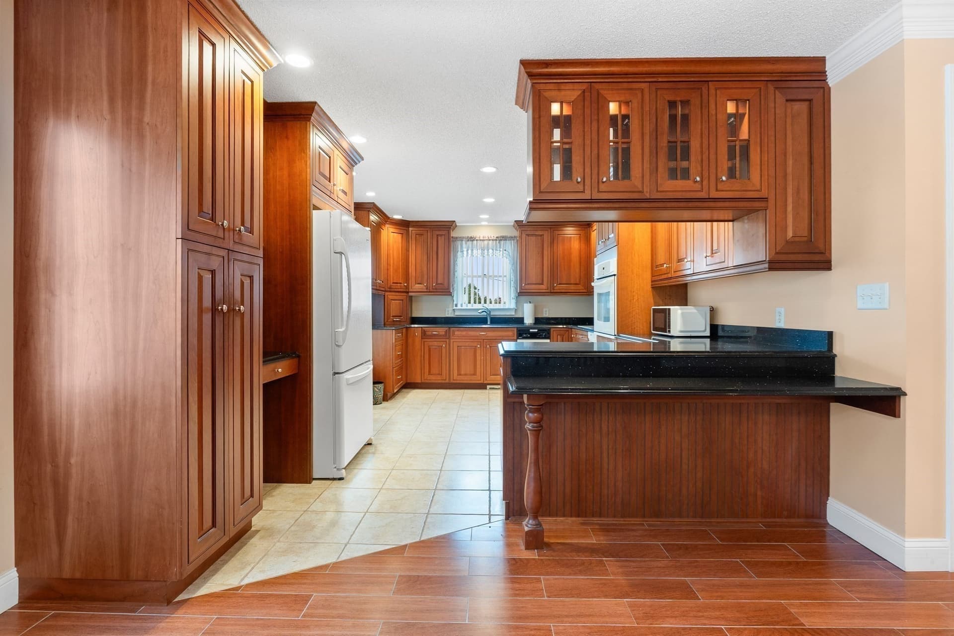 Single Family Residence at 1300 Lakeview Avenue, Dracut MA 01826, photo 14 of 33