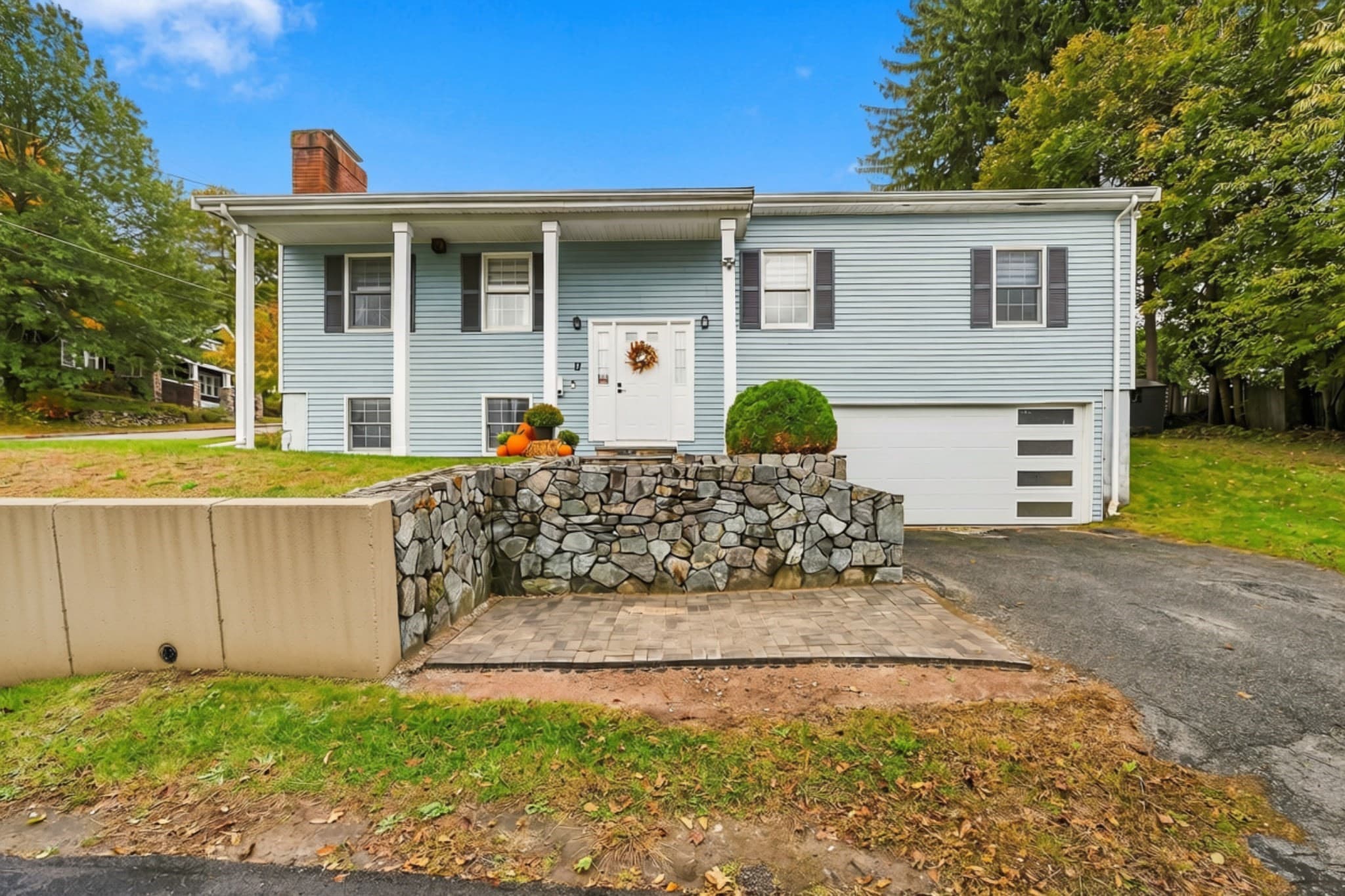 17 Dundee St, Lowell MA 01850