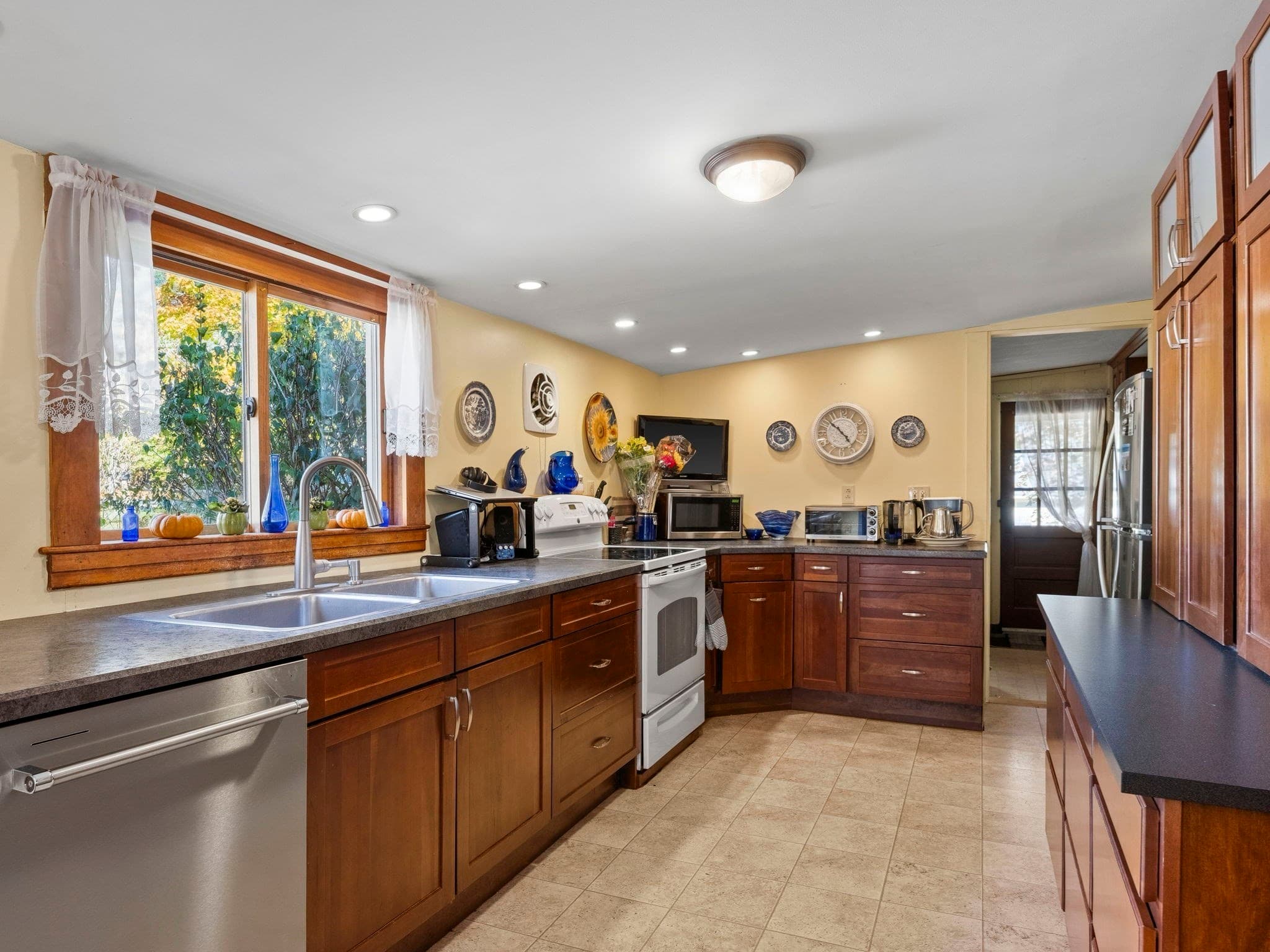 Single Family Residence at 7 Shepley St, Groton MA 01450, photo 16 of 41