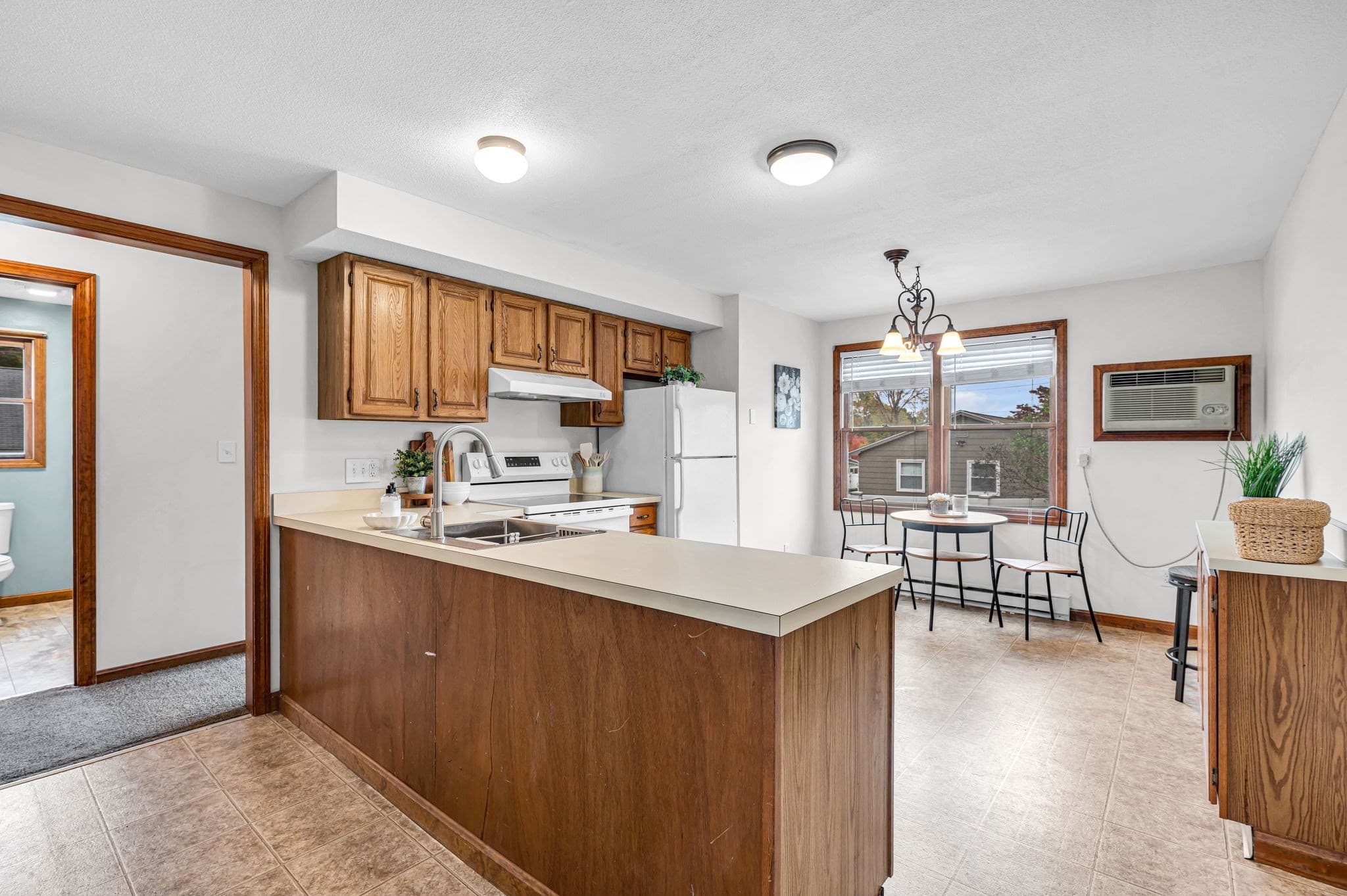 Condominium at 149 Dale St # R, Chicopee MA 01020, photo 7 of 29