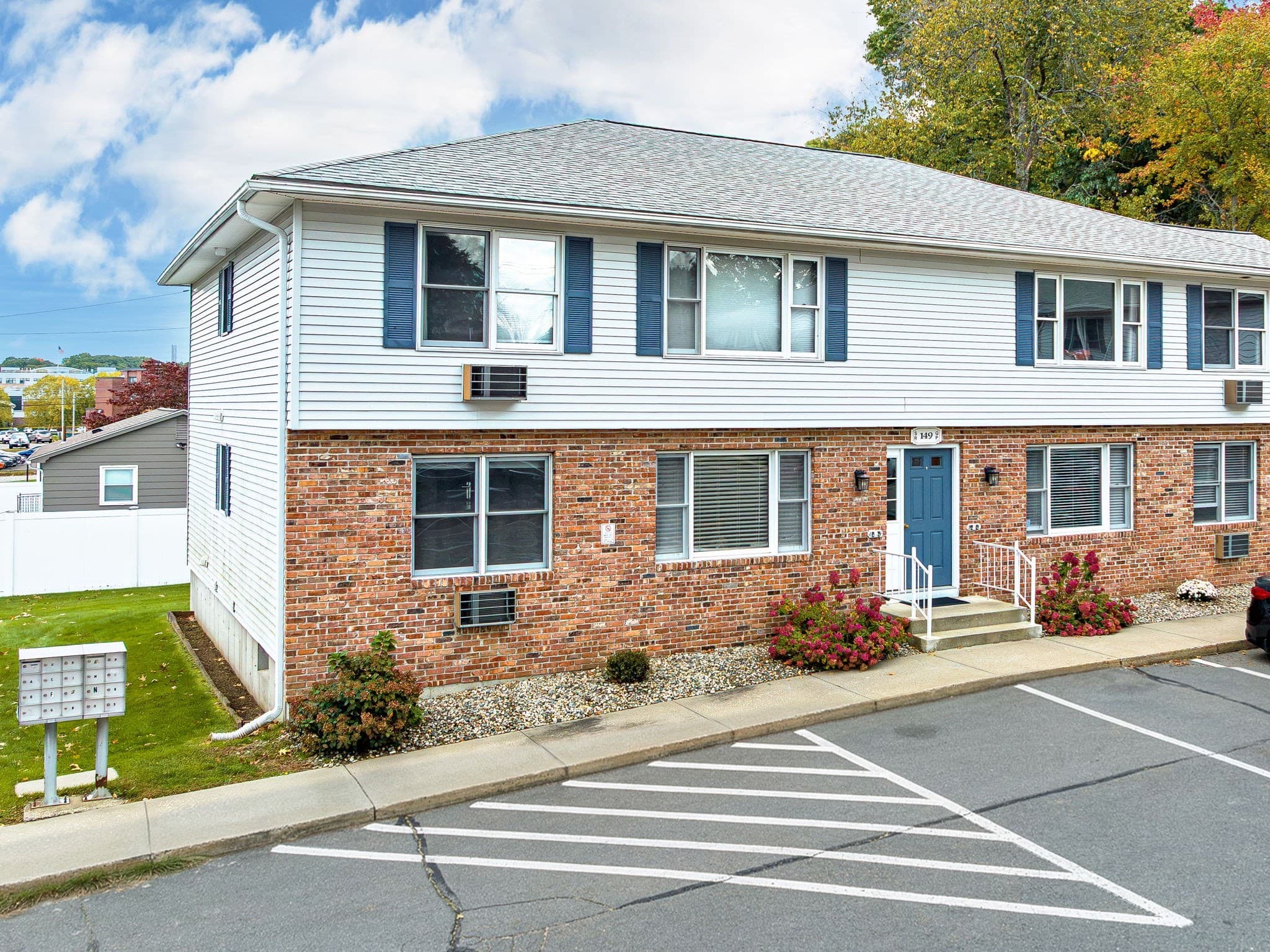 149 Dale St # R, Chicopee MA 01020