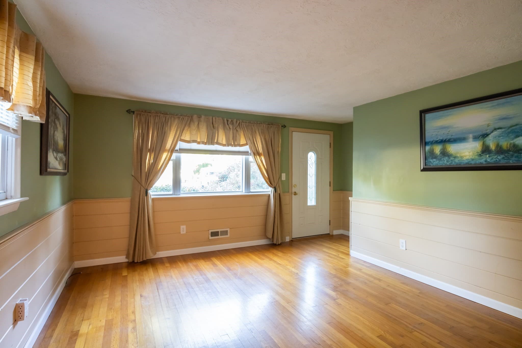 Single Family Residence at 2 Homestead Rd, Middleboro MA 02346, photo 5 of 27