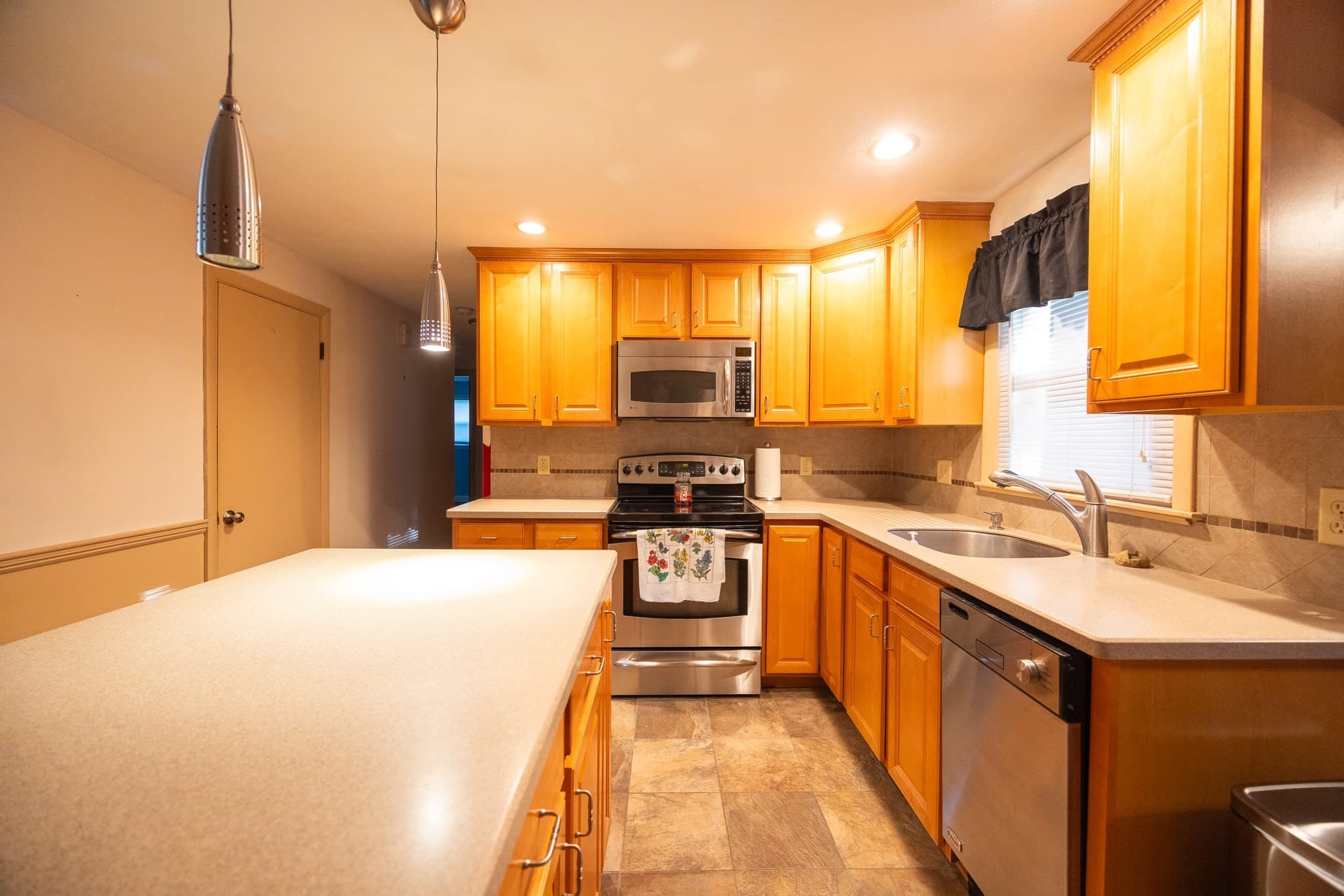 Single Family Residence at 2 Homestead Rd, Middleboro MA 02346, photo 9 of 27