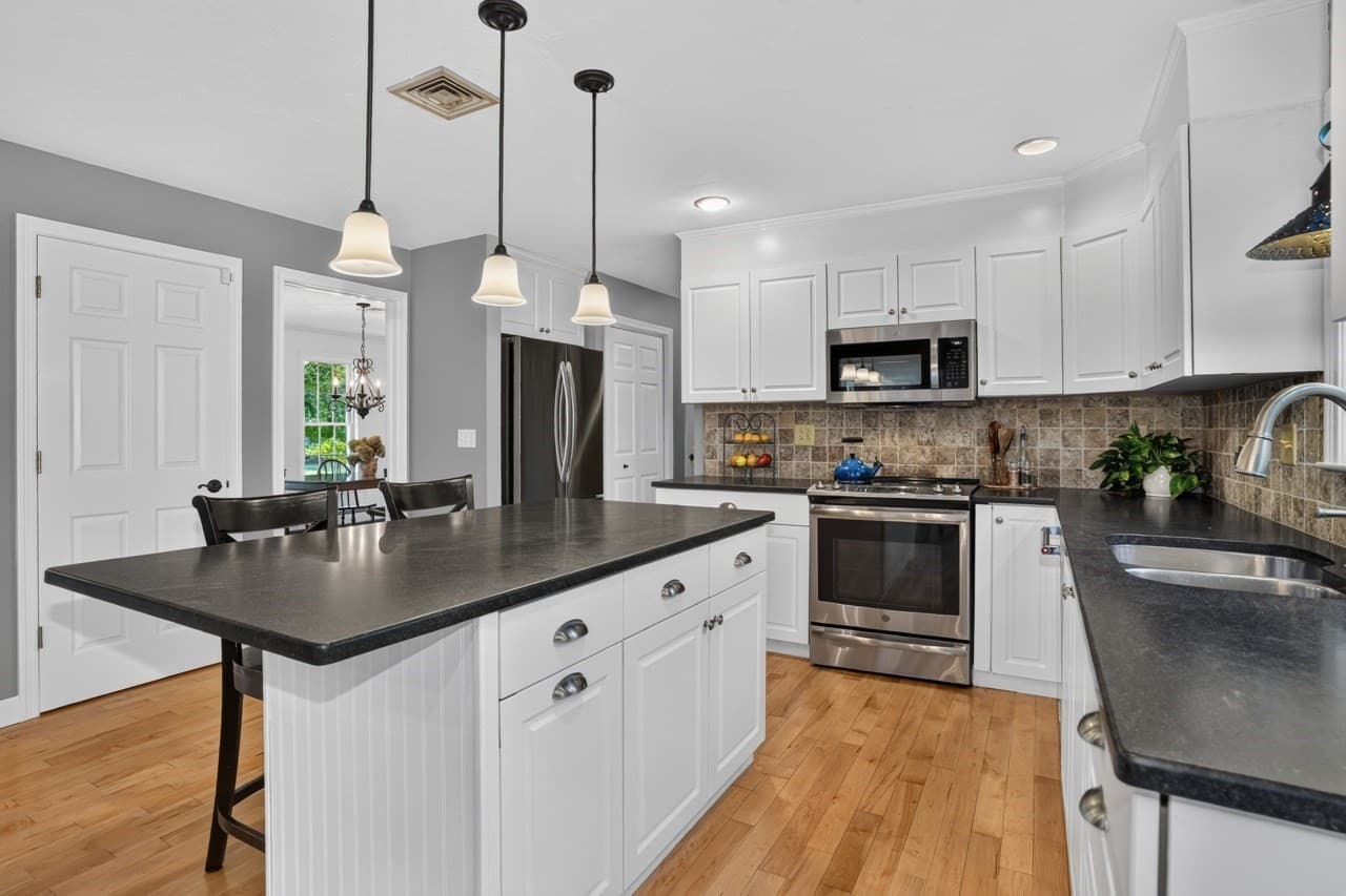 Single Family Residence at 6 Beaver Brook Dr, Holliston MA 01746, photo 6 of 42