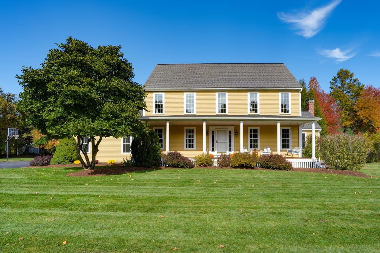 6 Beaver Brook Dr, Holliston MA 01746
