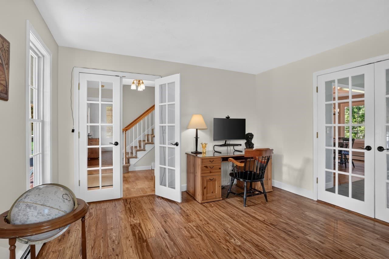 Single Family Residence at 6 Beaver Brook Dr, Holliston MA 01746, photo 11 of 42
