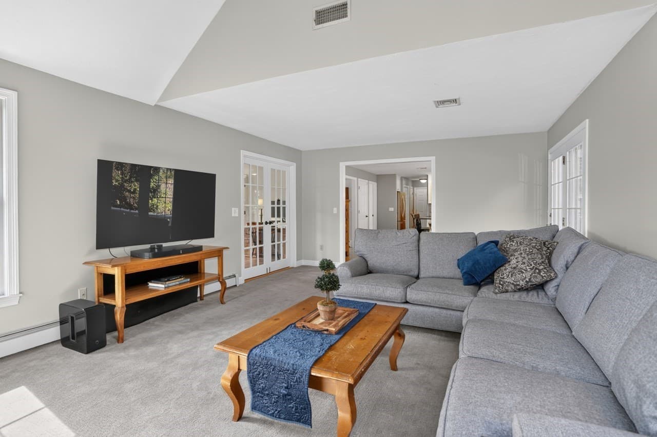 Single Family Residence at 6 Beaver Brook Dr, Holliston MA 01746, photo 4 of 42