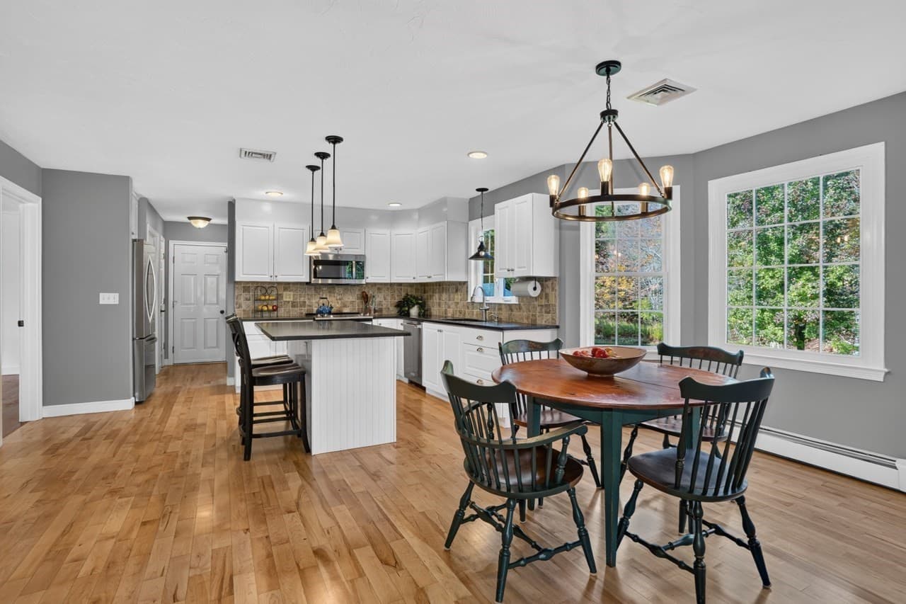 Single Family Residence at 6 Beaver Brook Dr, Holliston MA 01746, photo 8 of 42