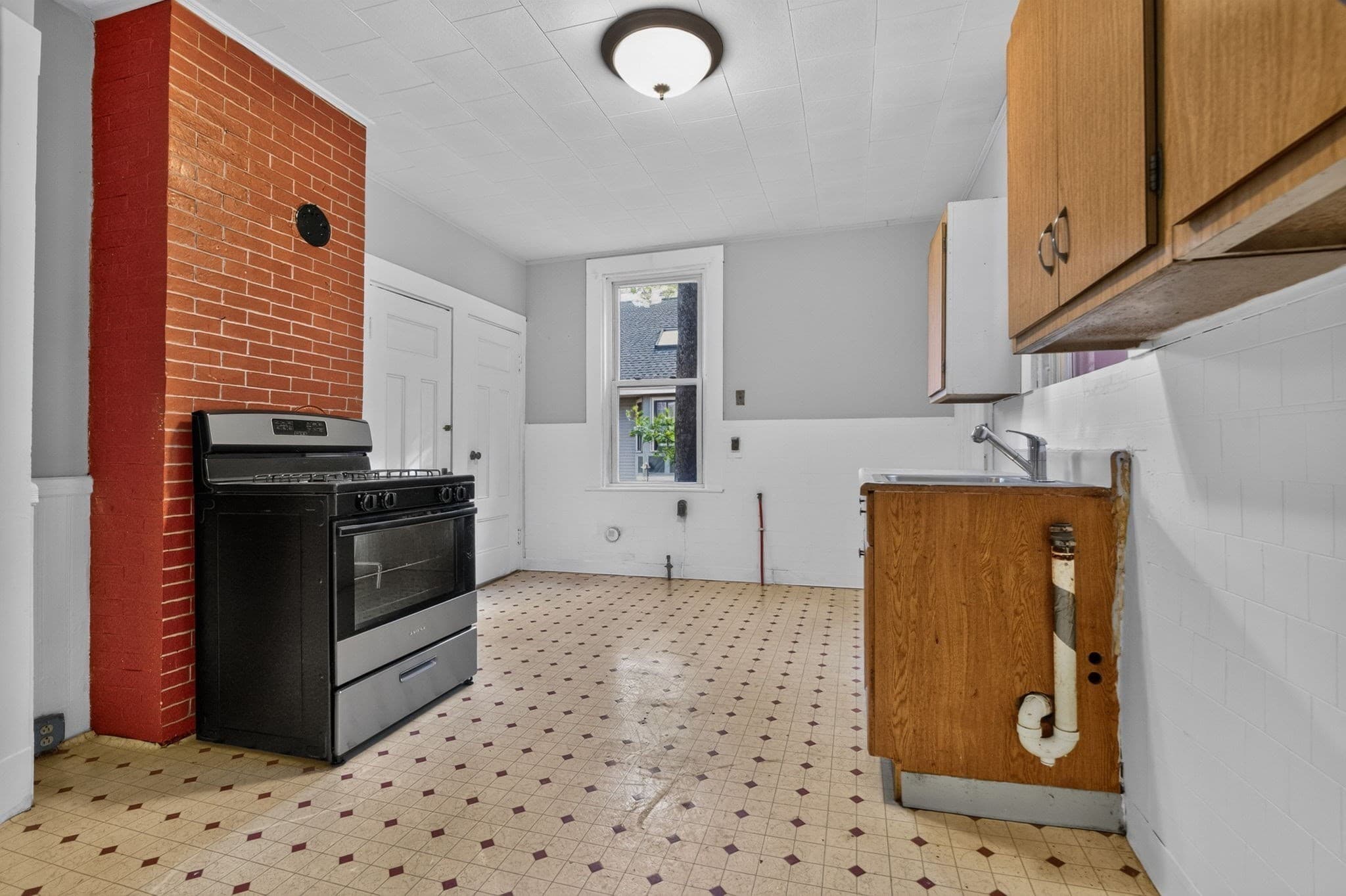 Single Family Residence at 9 Newbern Street, Boston MA 02130, photo 11 of 31
