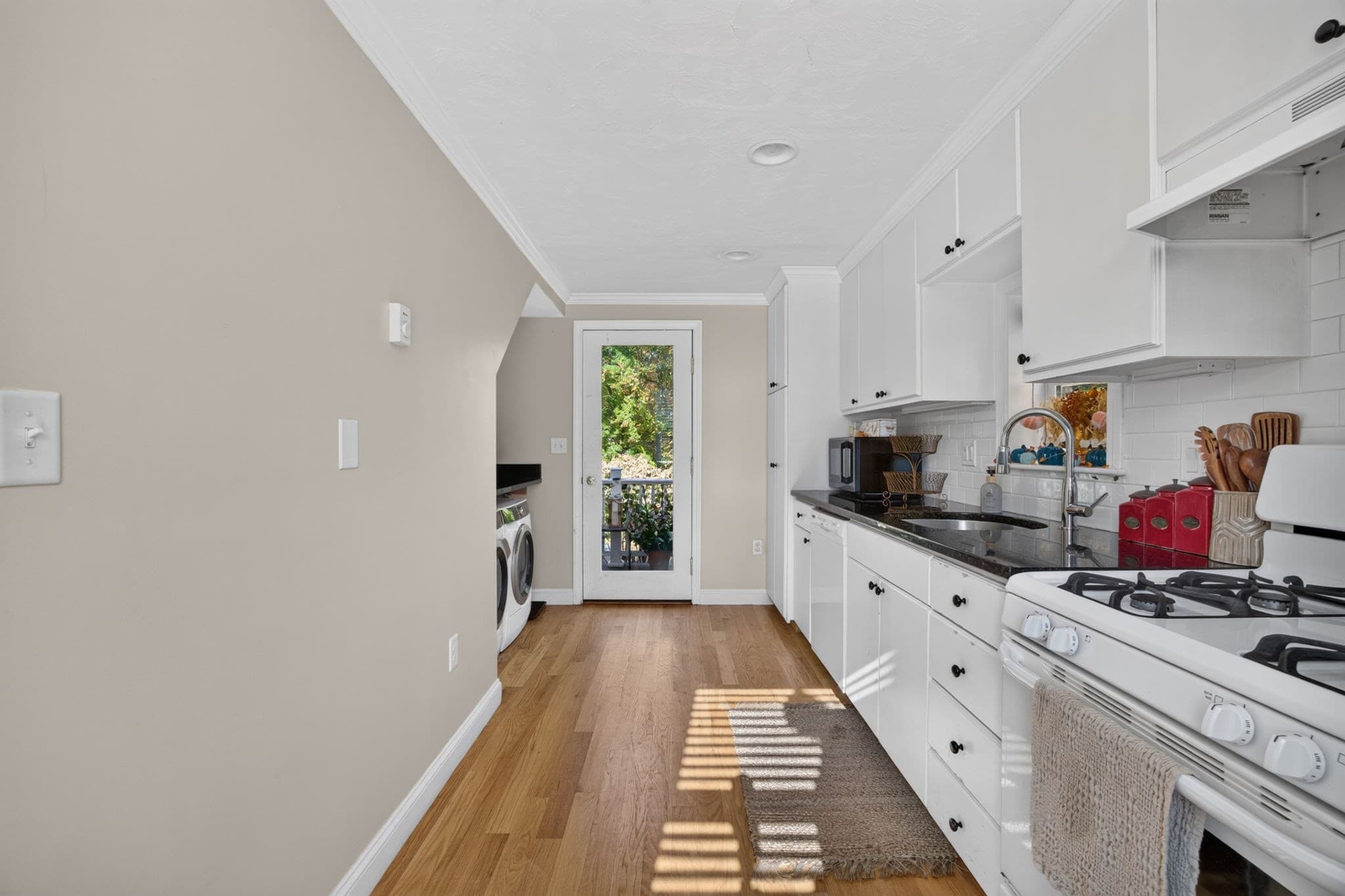 3 Family at 1419 Washington St, Holliston MA 01746, photo 10 of 38