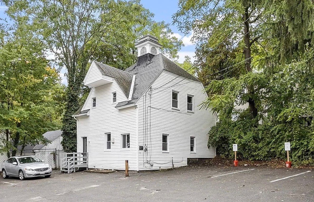 17 Gage St, Fitchburg MA 01420