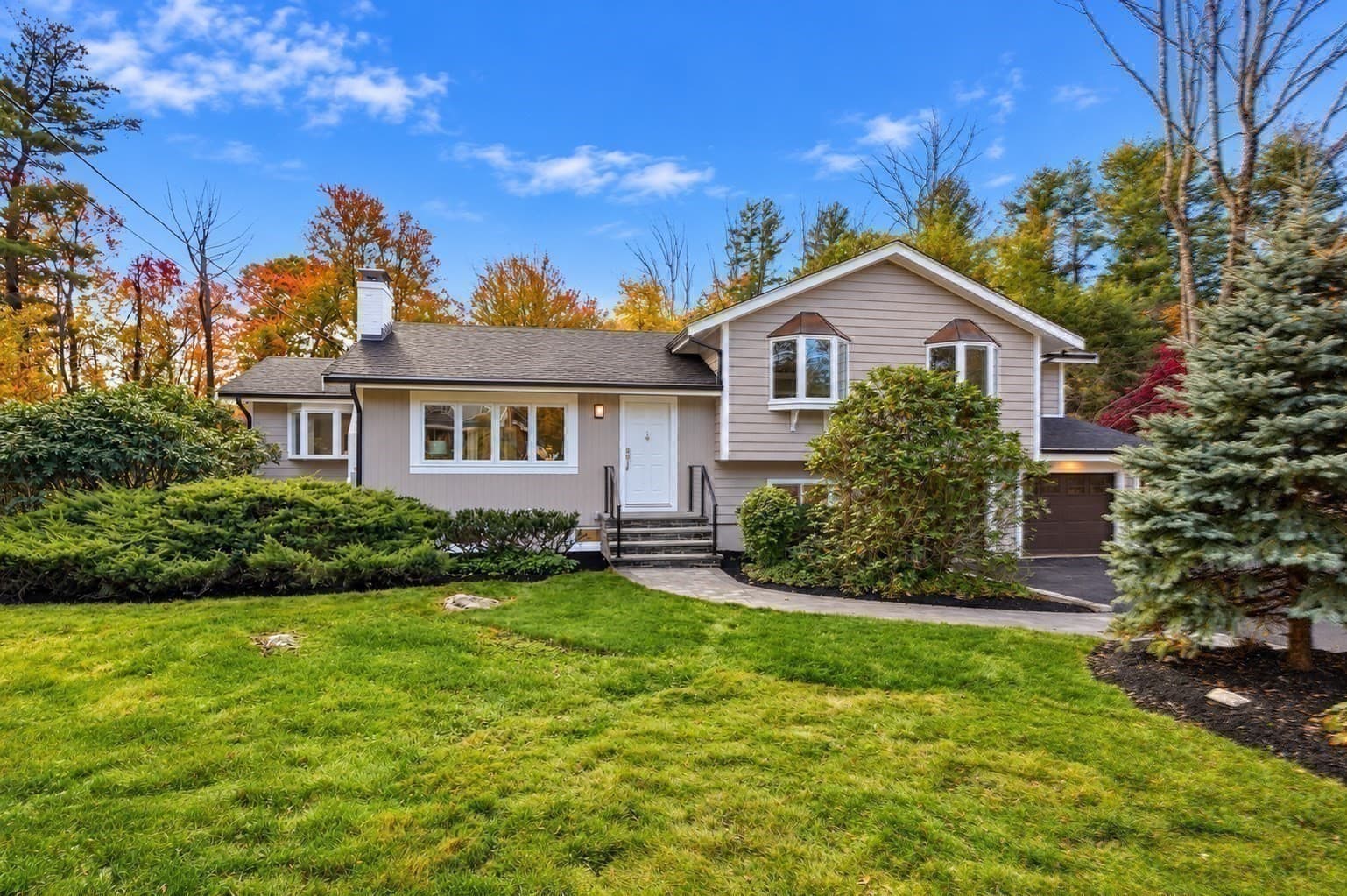 Single Family Residence at 34 Morningside Lane, Lincoln MA 01773, photo 2 of 33