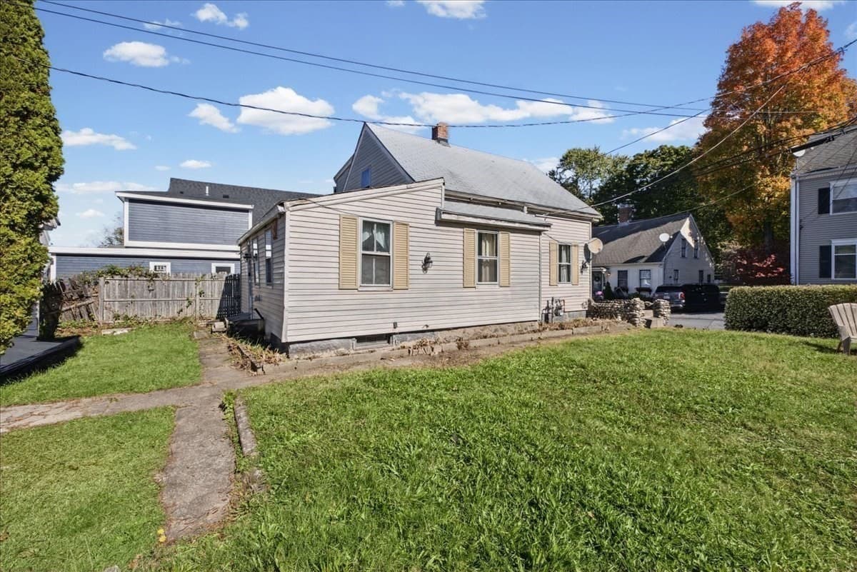 Single Family Residence at 35 School St, Weymouth MA 02189, photo 6 of 34