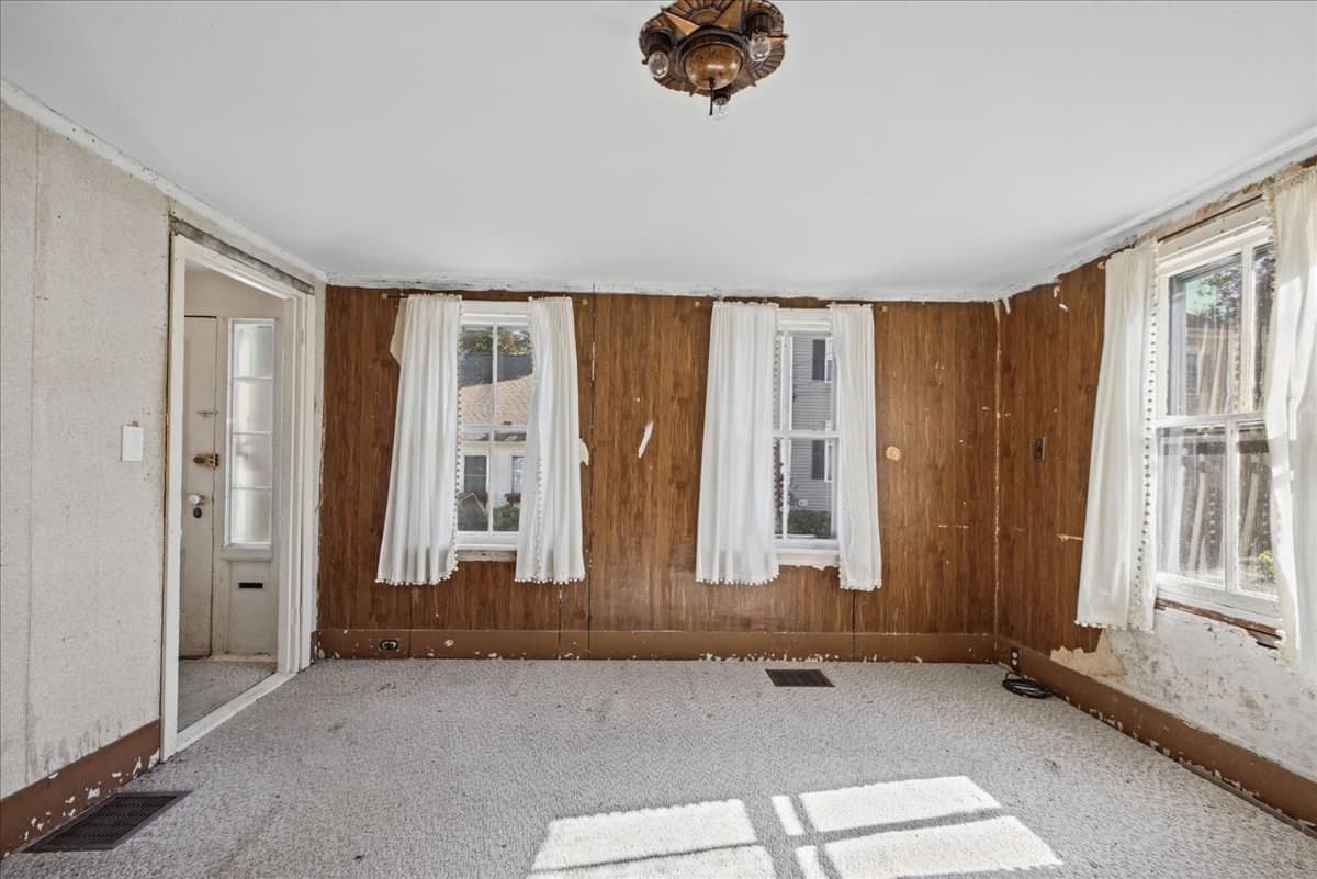 Single Family Residence at 35 School St, Weymouth MA 02189, photo 12 of 34