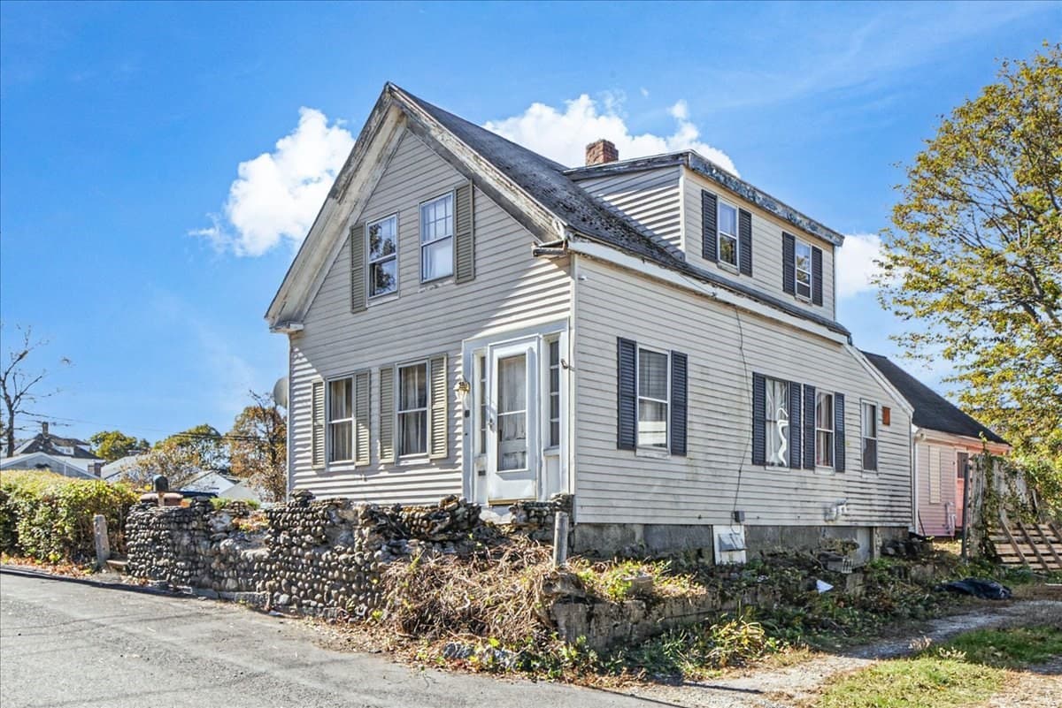 Single Family Residence at 35 School St, Weymouth MA 02189, photo 3 of 34