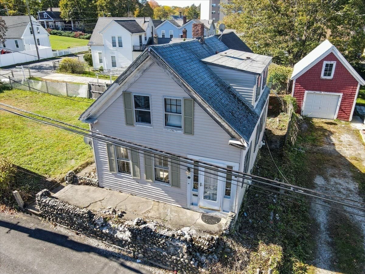Single Family Residence at 35 School St, Weymouth MA 02189, photo 5 of 34