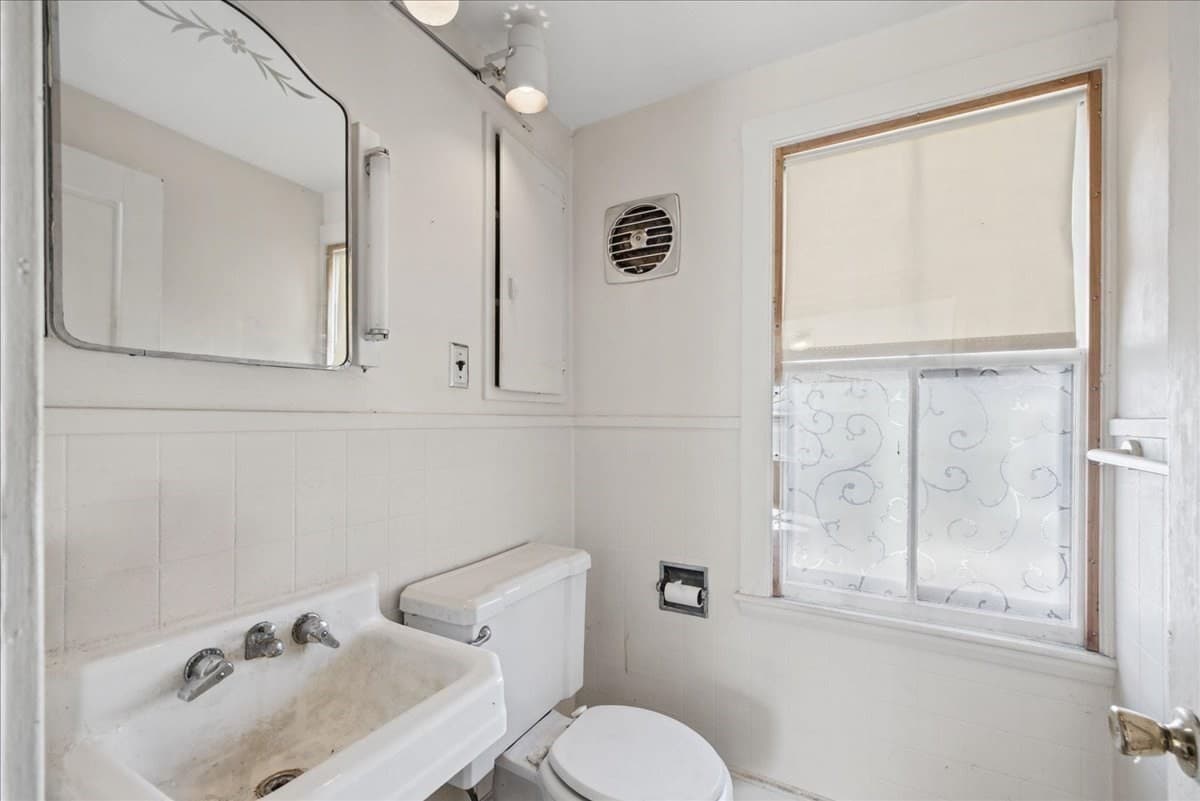 Single Family Residence at 35 School St, Weymouth MA 02189, photo 15 of 34