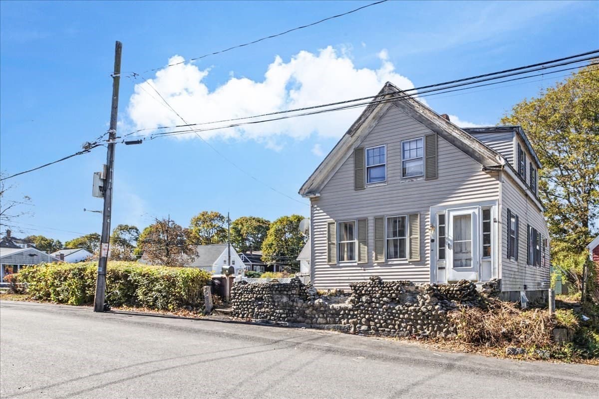 Single Family Residence at 35 School St, Weymouth MA 02189, photo 4 of 34