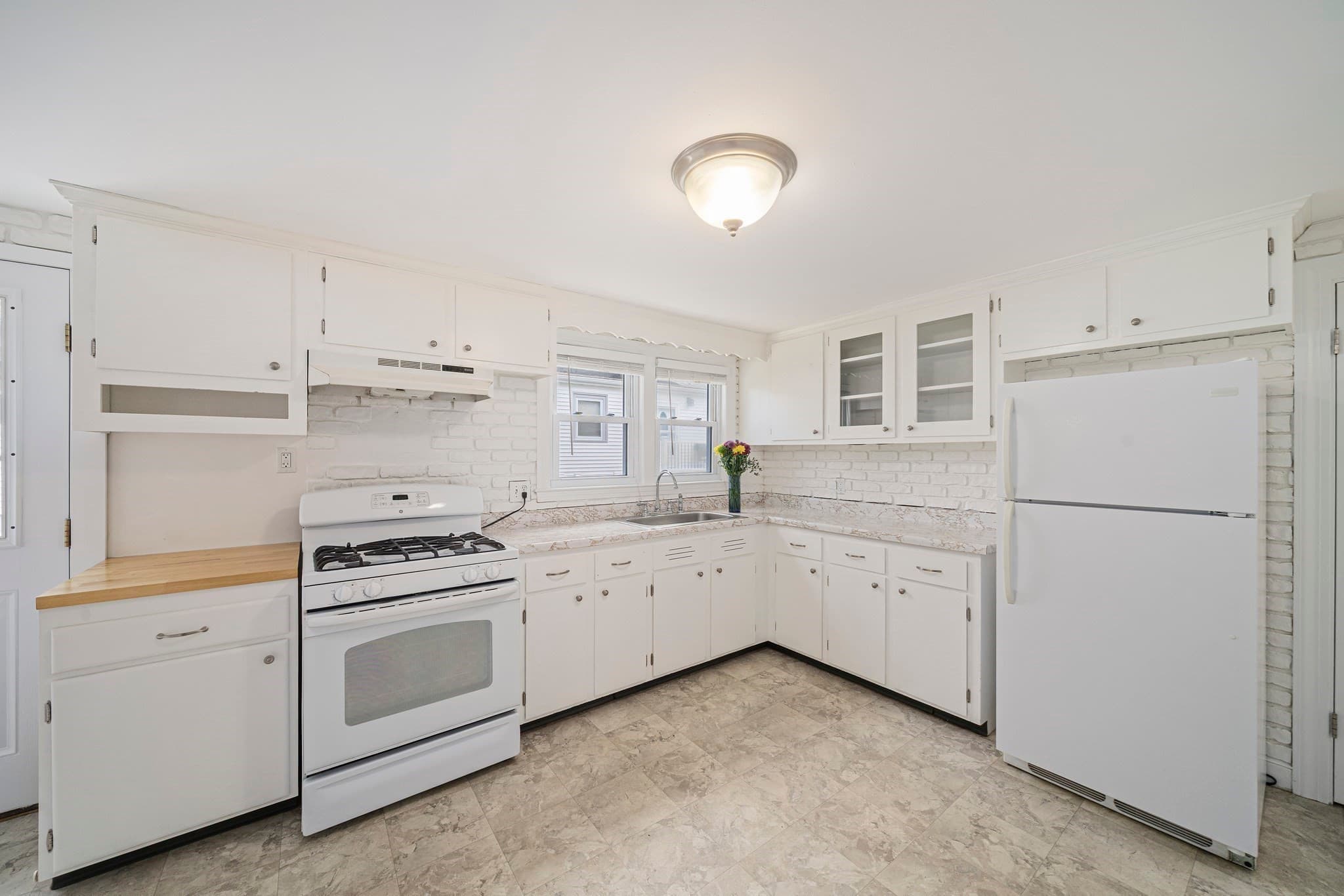 Single Family Residence at 10 Ellswood Street, Boston MA 02132, photo 10 of 27