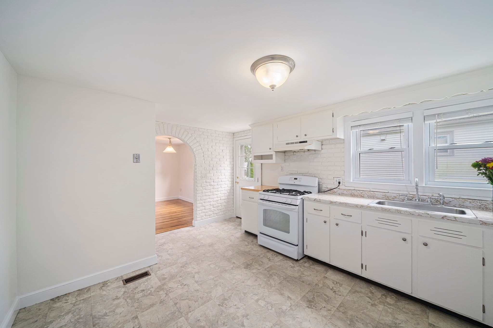 Single Family Residence at 10 Ellswood Street, Boston MA 02132, photo 11 of 27