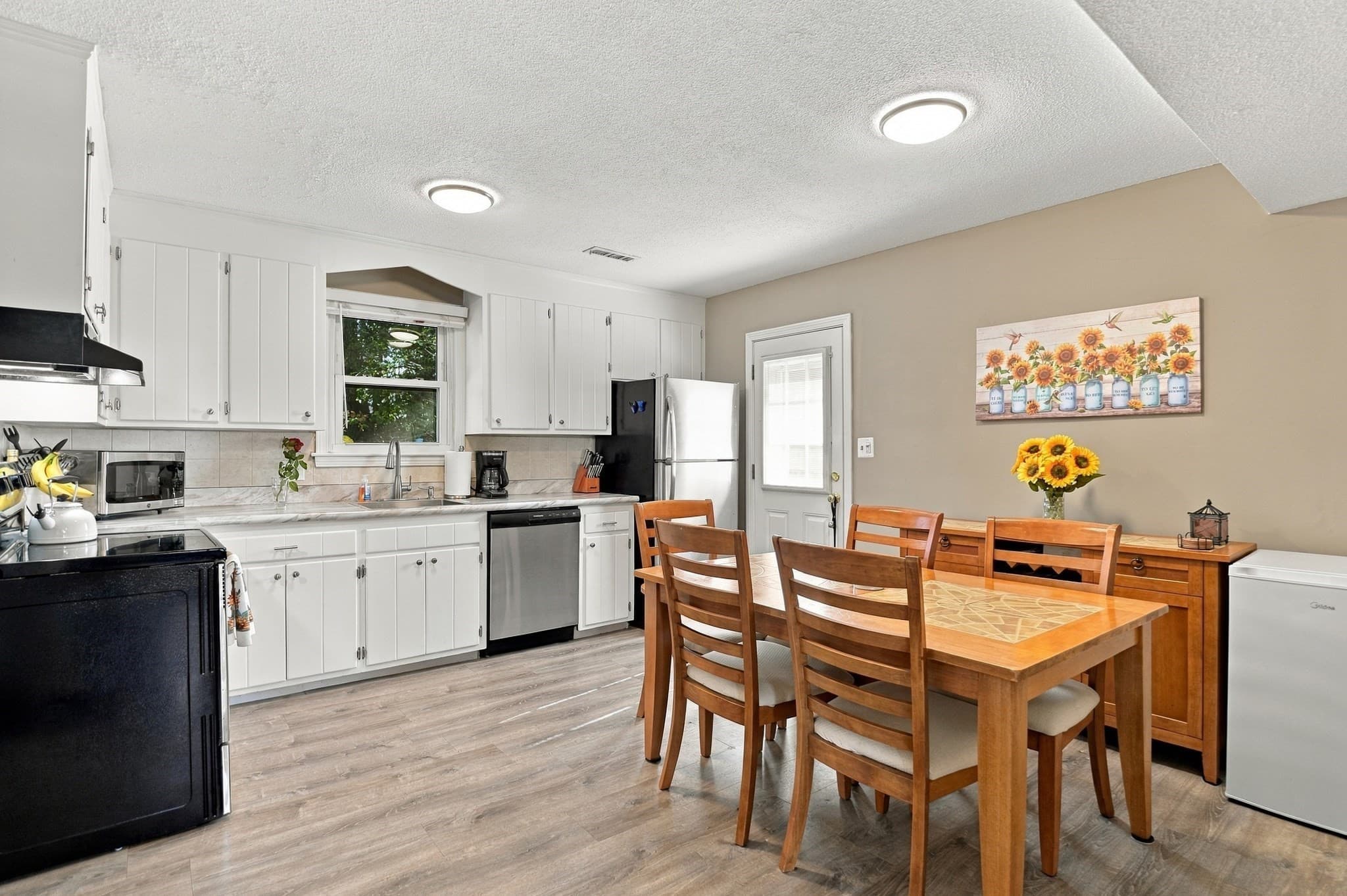 Condominium at 27 Bentley Circle # 27, Methuen MA 01844, photo 7 of 28