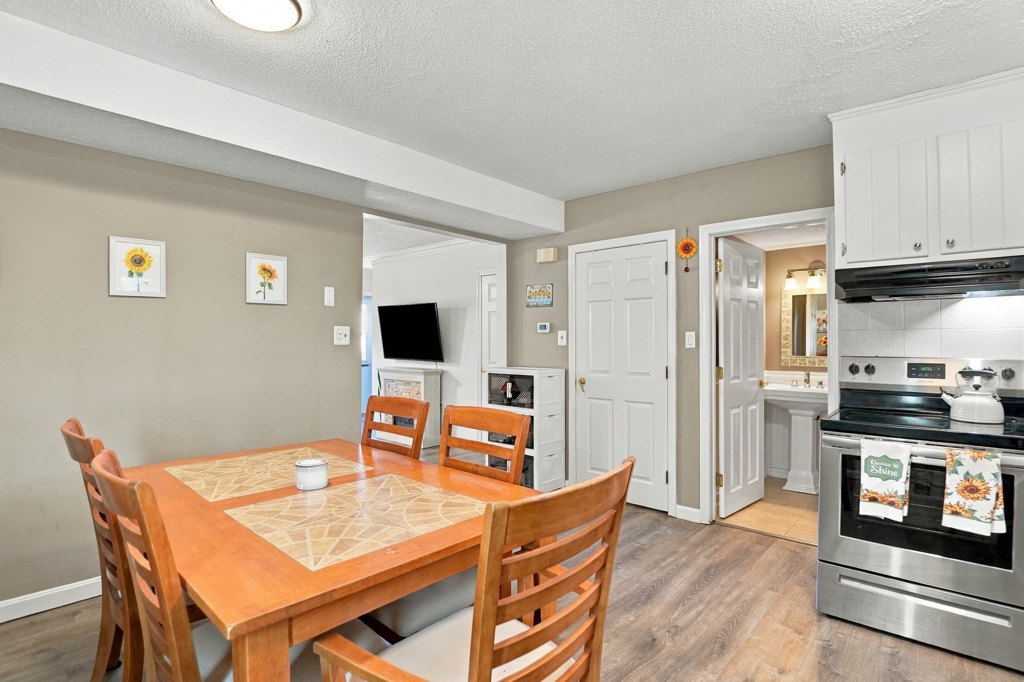 Condominium at 27 Bentley Circle # 27, Methuen MA 01844, photo 9 of 28