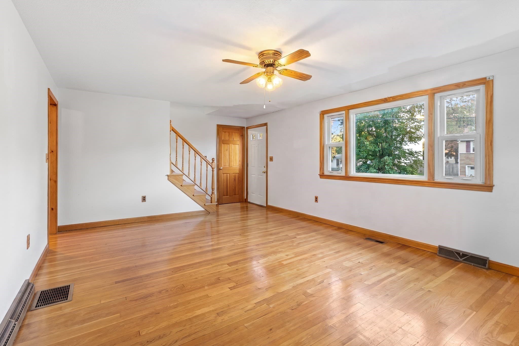 Single Family Residence at 6 Beatrice Rd, Beverly MA 01915, photo 16 of 37
